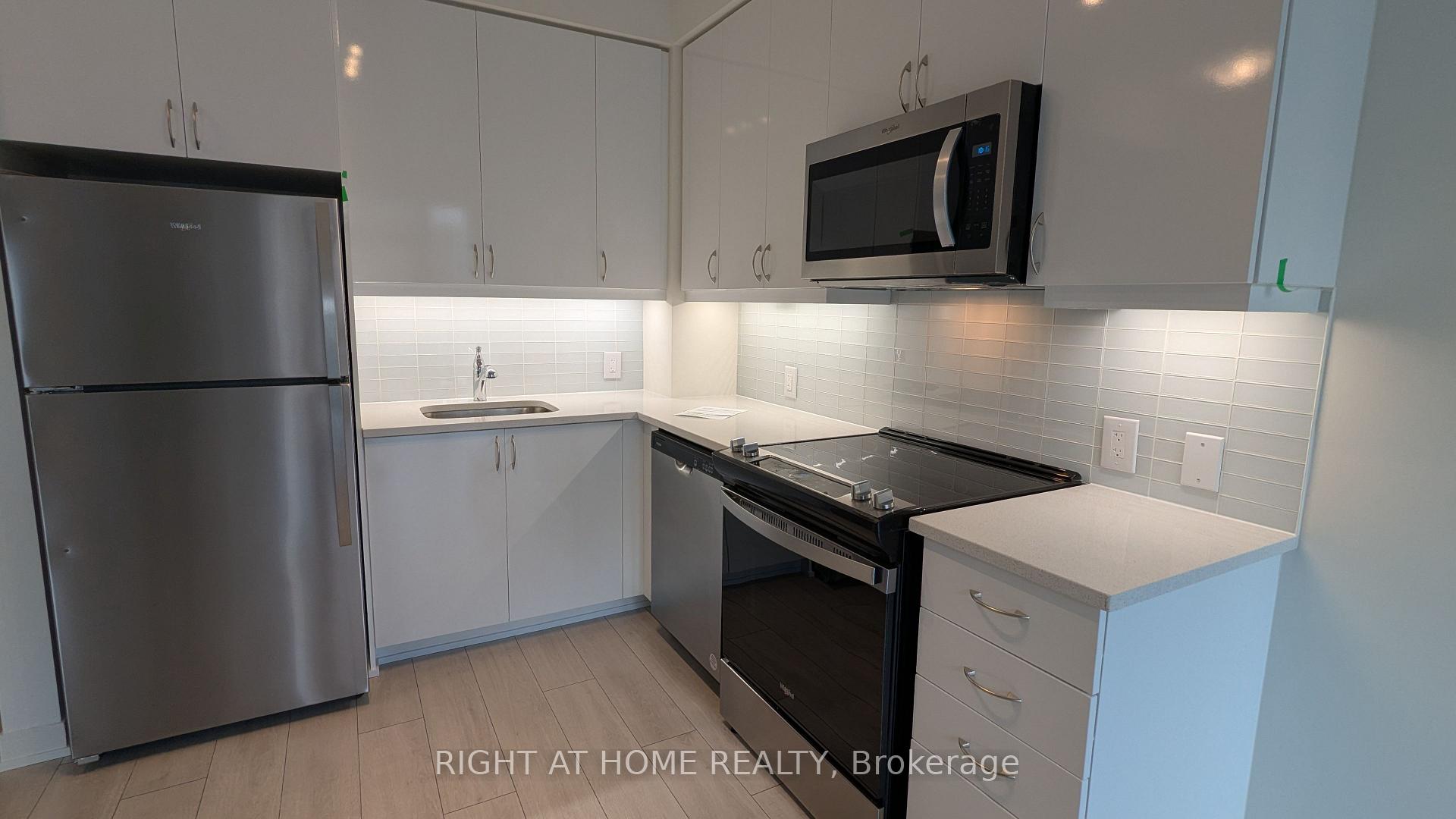 Photo 6 of Unit 2018, 4955 Yonge Street, North York, Willowdale East — HOMEH