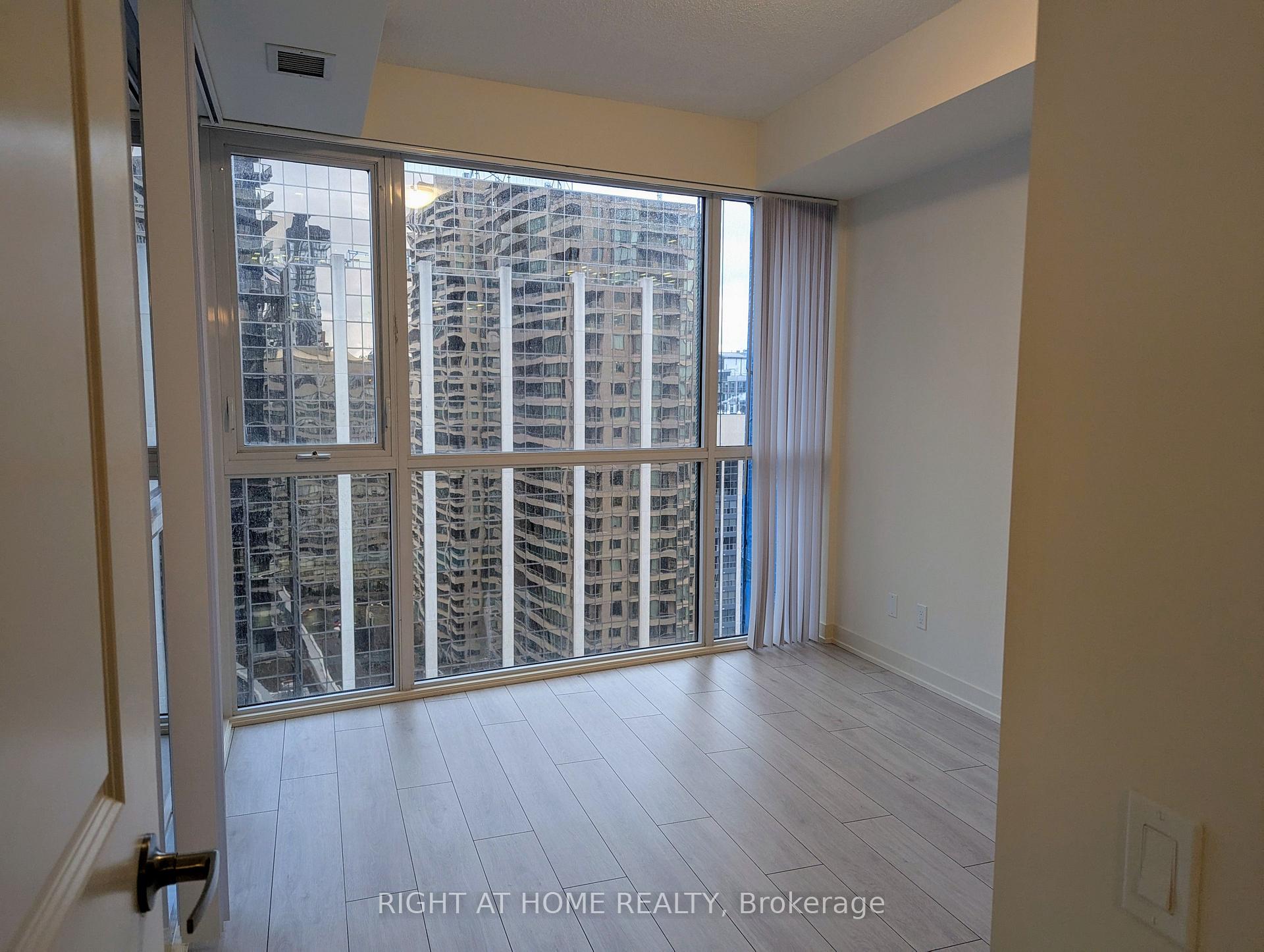 Photo 10 of Unit 2018, 4955 Yonge Street, North York, Willowdale East — HOMEH