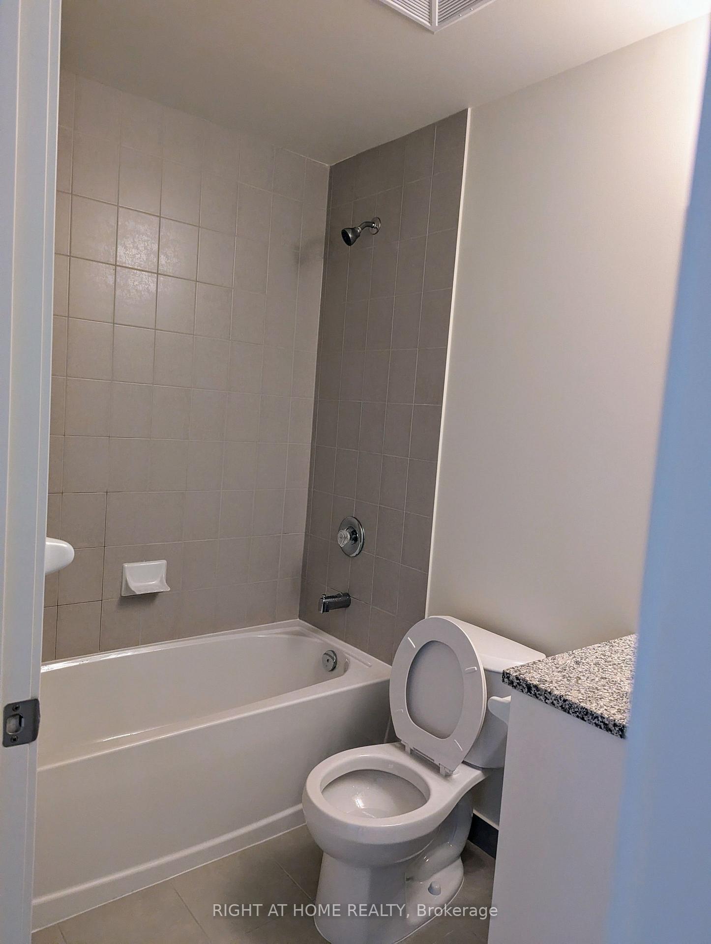 Photo 13 of Unit 2018, 4955 Yonge Street, North York, Willowdale East — HOMEH