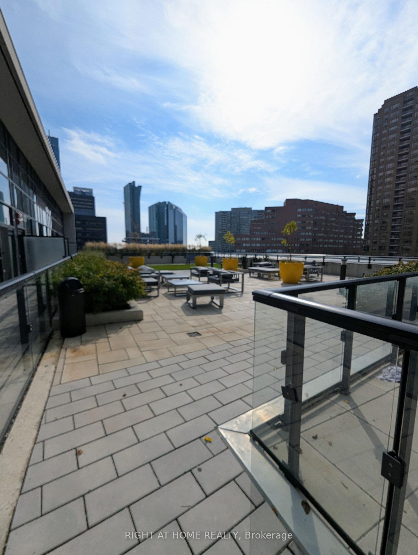 Photo 18 of Unit 2018, 4955 Yonge Street, North York, Willowdale East — HOMEH