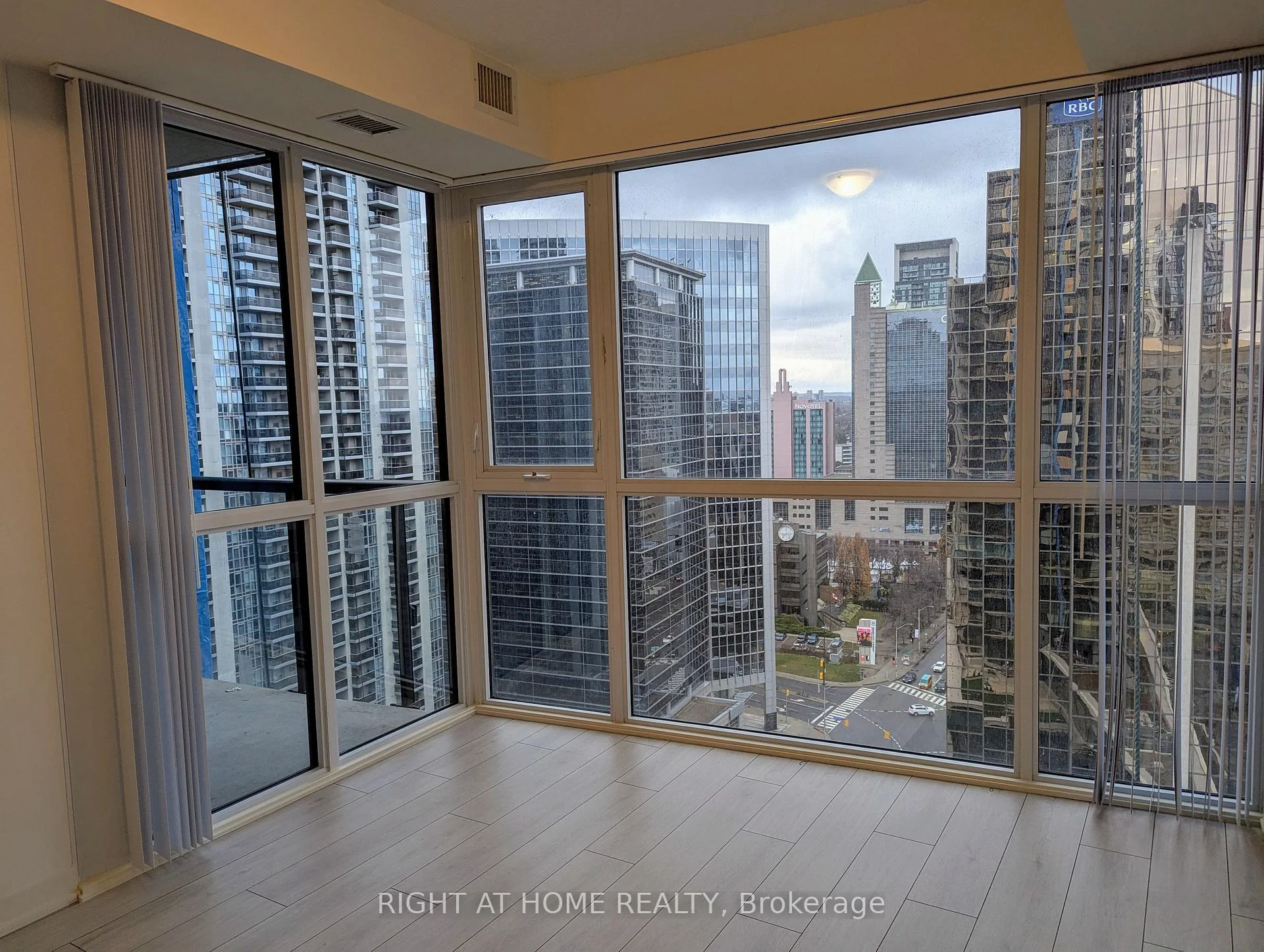 Photo 24 of Unit 2018, 4955 Yonge Street, North York, Willowdale East — HOMEH