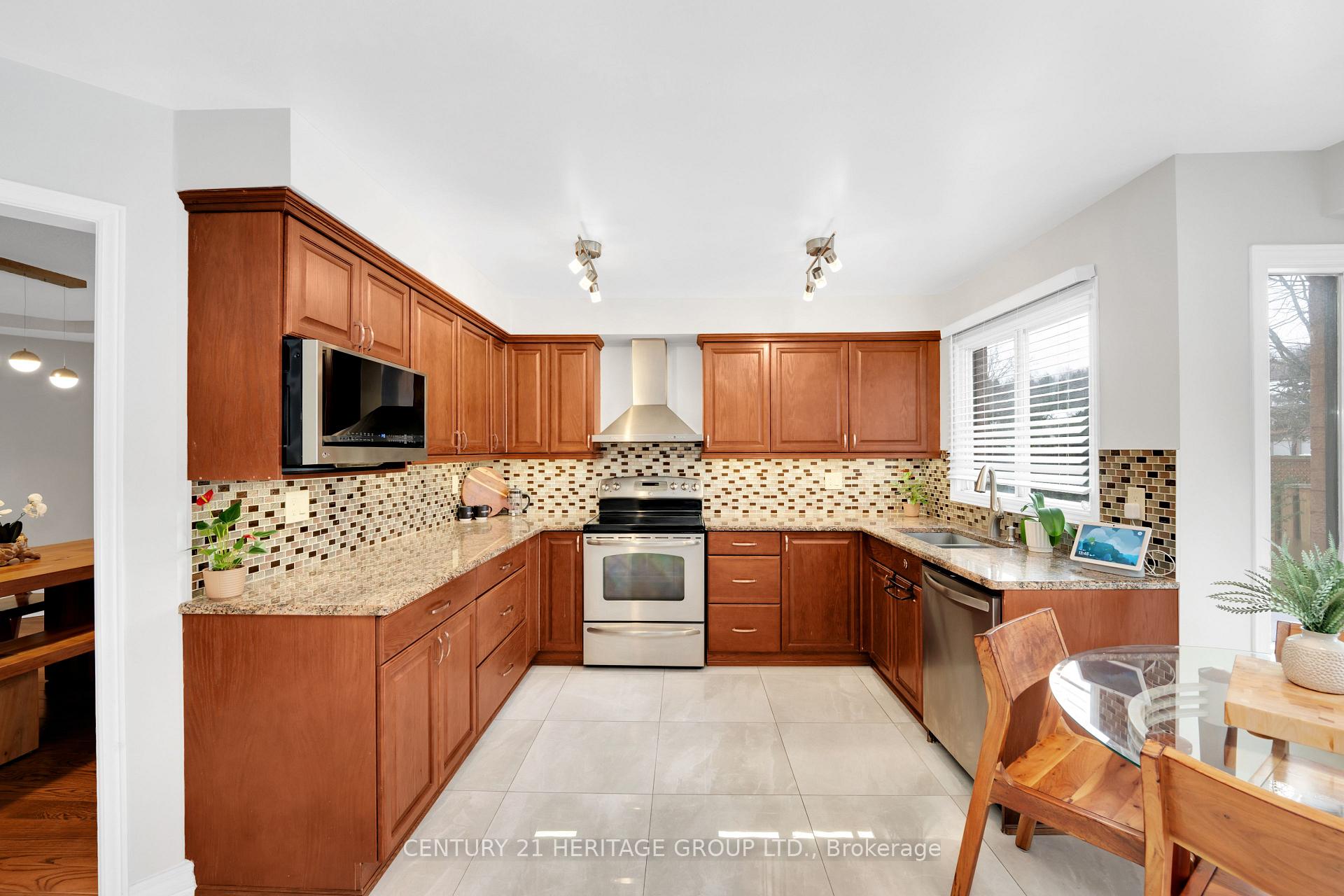 Photo 12 of 514 Keith Avenue, Newmarket, Glenway Estates — HOMEH