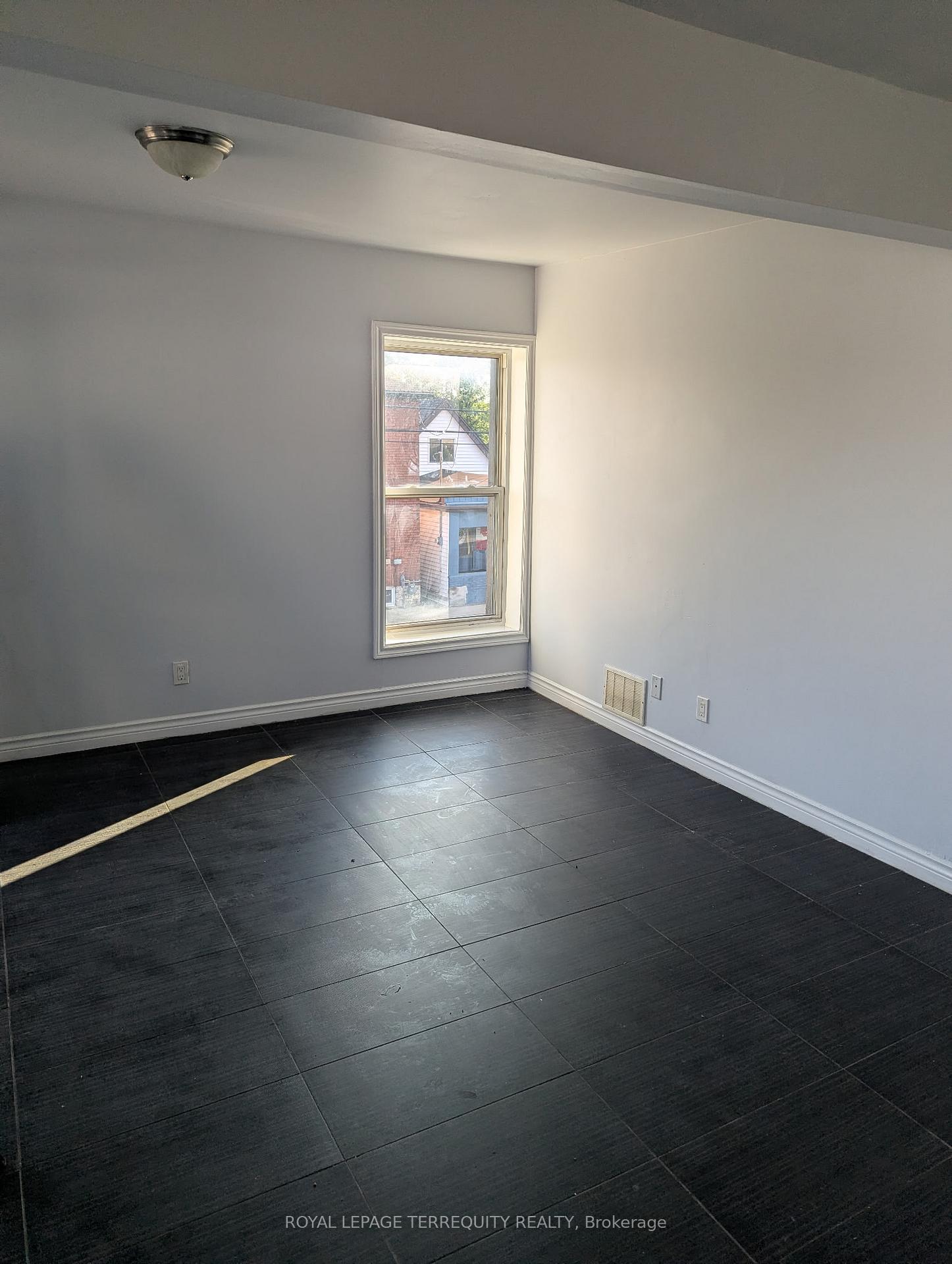 Photo 5 of Unit B, 1182 Cannon Street, Hamilton, Crown Point — HOMEH