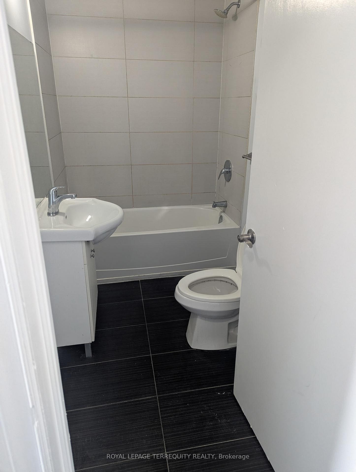Photo 8 of Unit B, 1182 Cannon Street, Hamilton, Crown Point — HOMEH