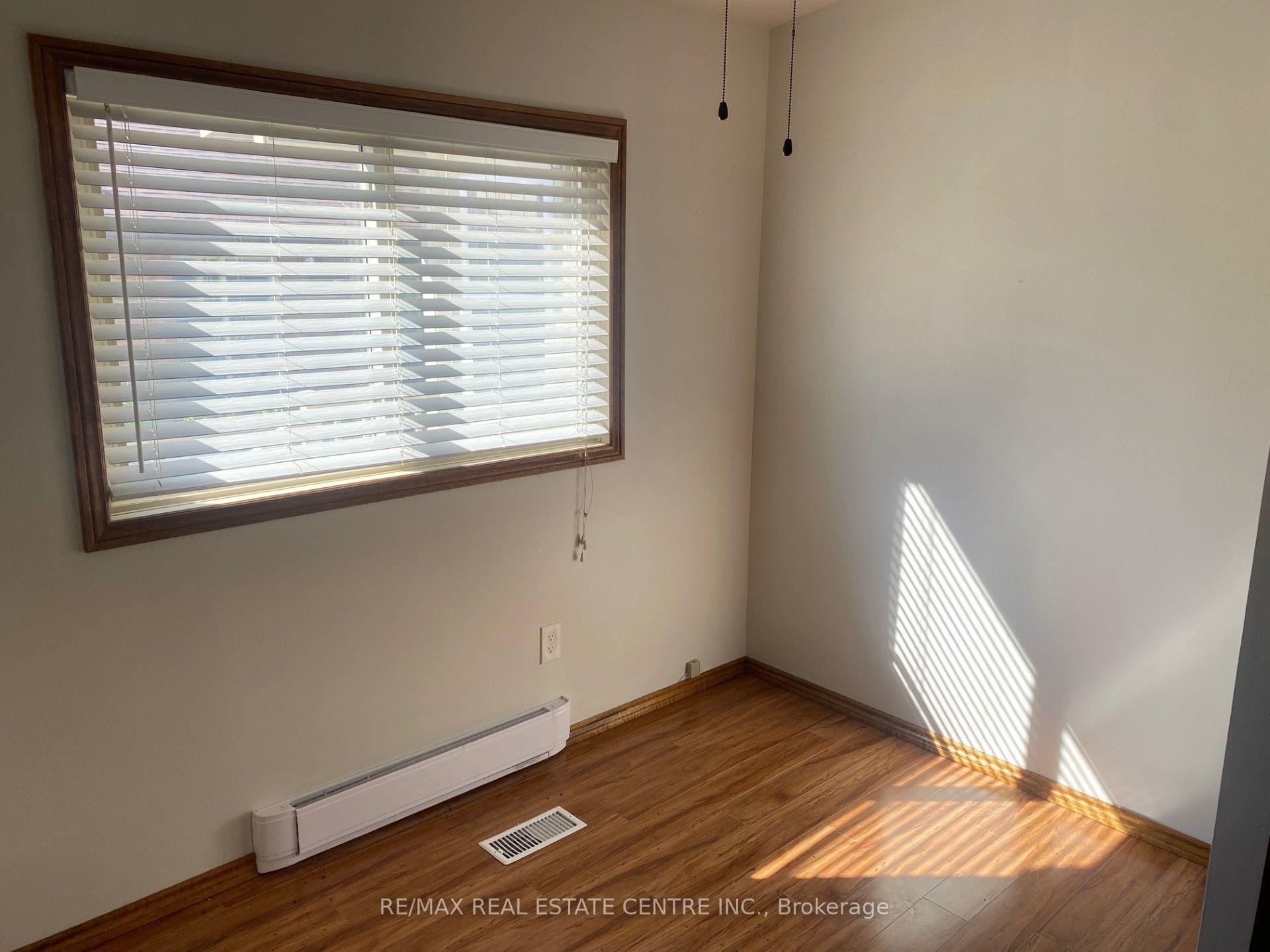 Photo 10 of 58 Fifth Avenue, Kitchener — HOMEH