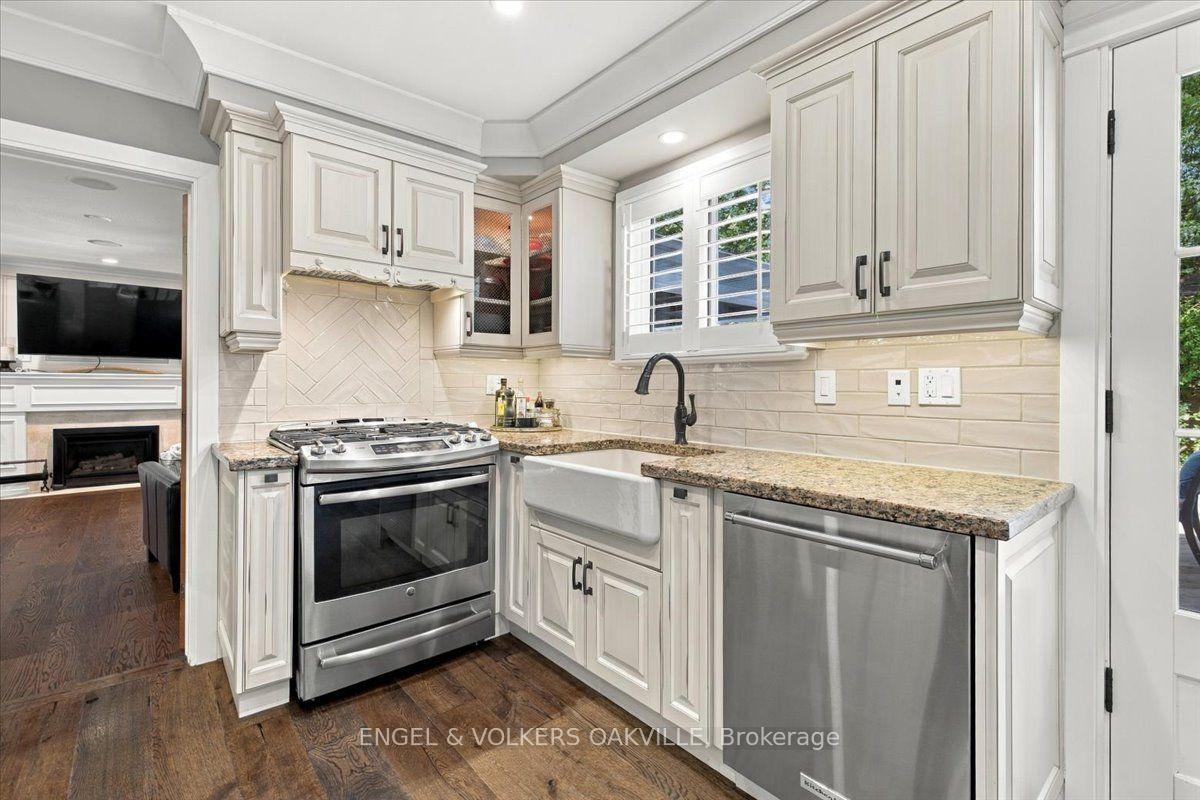 Photo 9 of 493 Wicklow Road, Burlington, Shoreacres — HOMEH