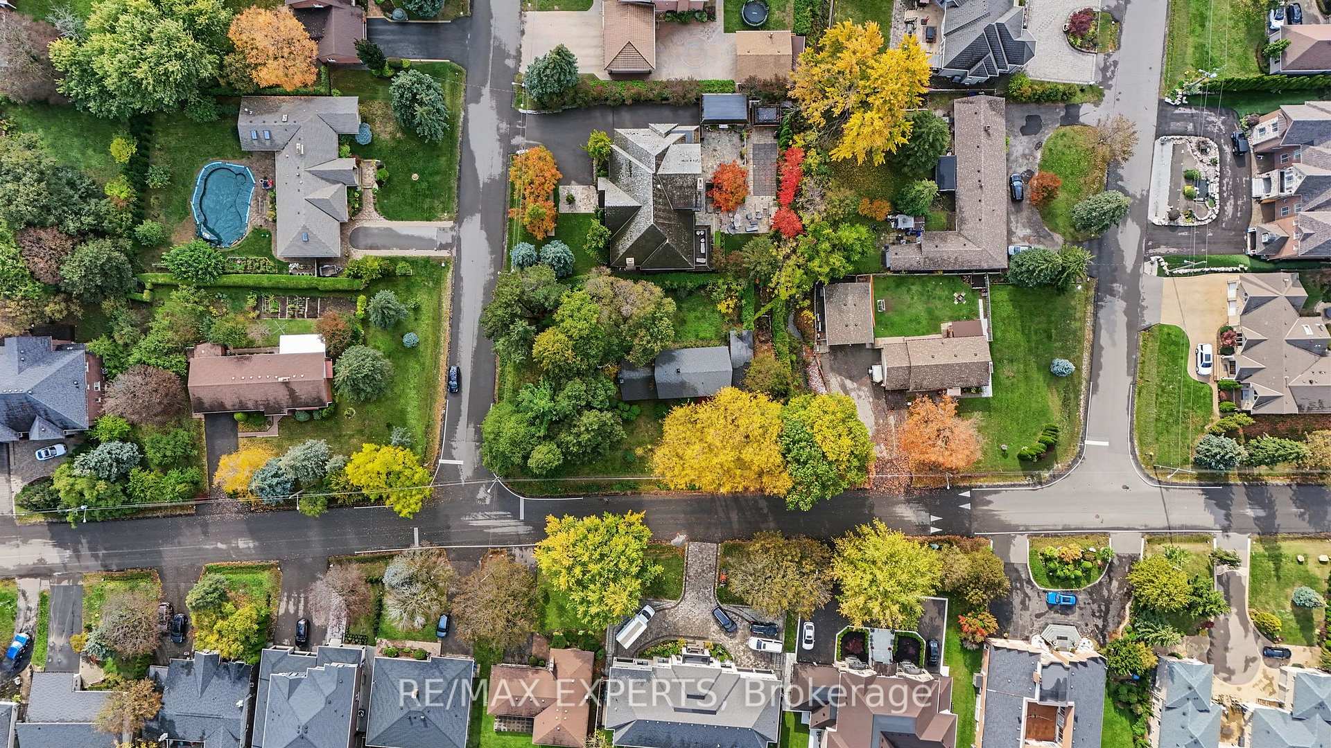 Photo 3 of 2 Welton Street, Vaughan, Maple — HOMEH