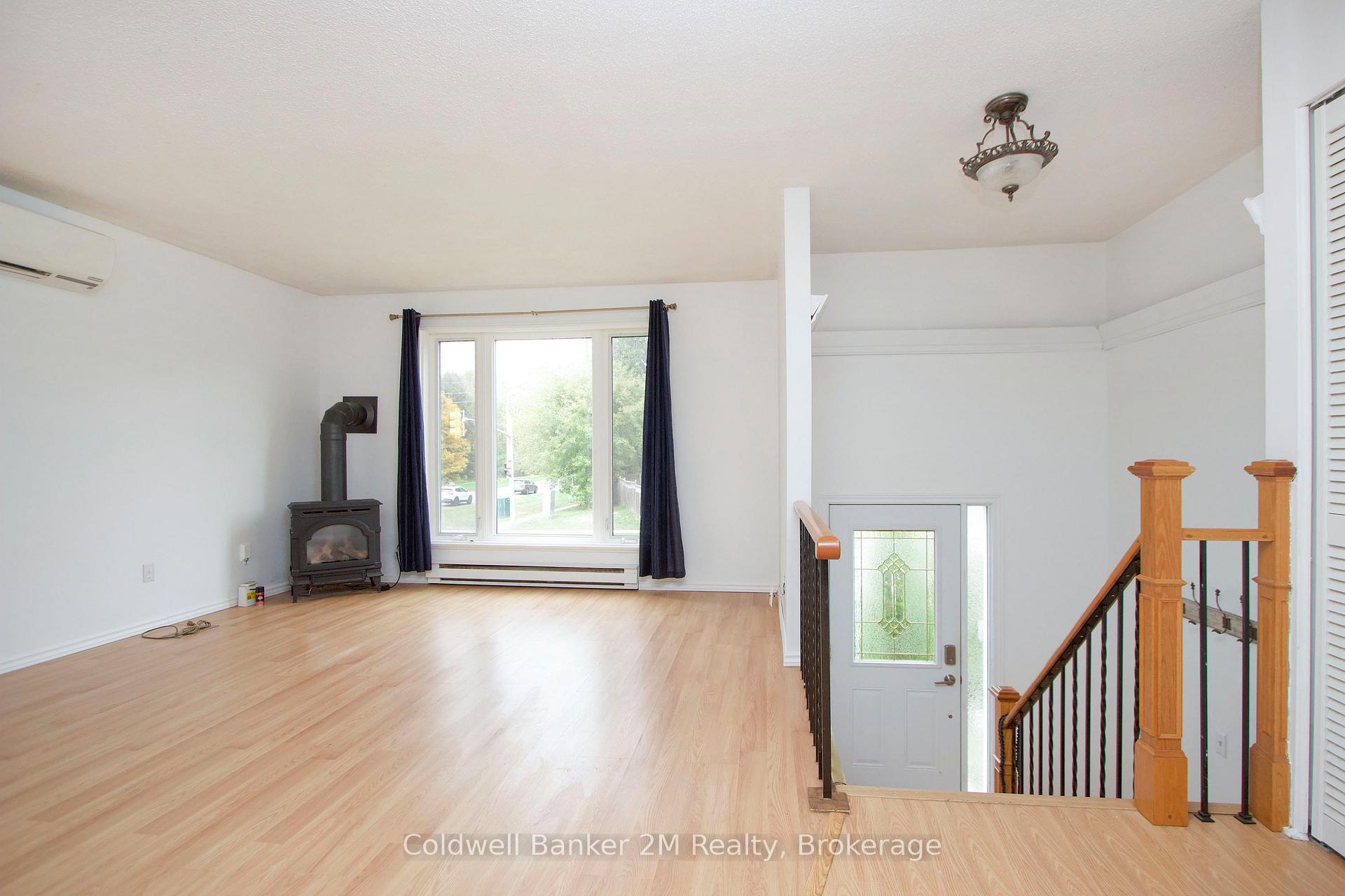 Photo 4 of 673 Attersley Drive, Oshawa, Pinecrest — HOMEH