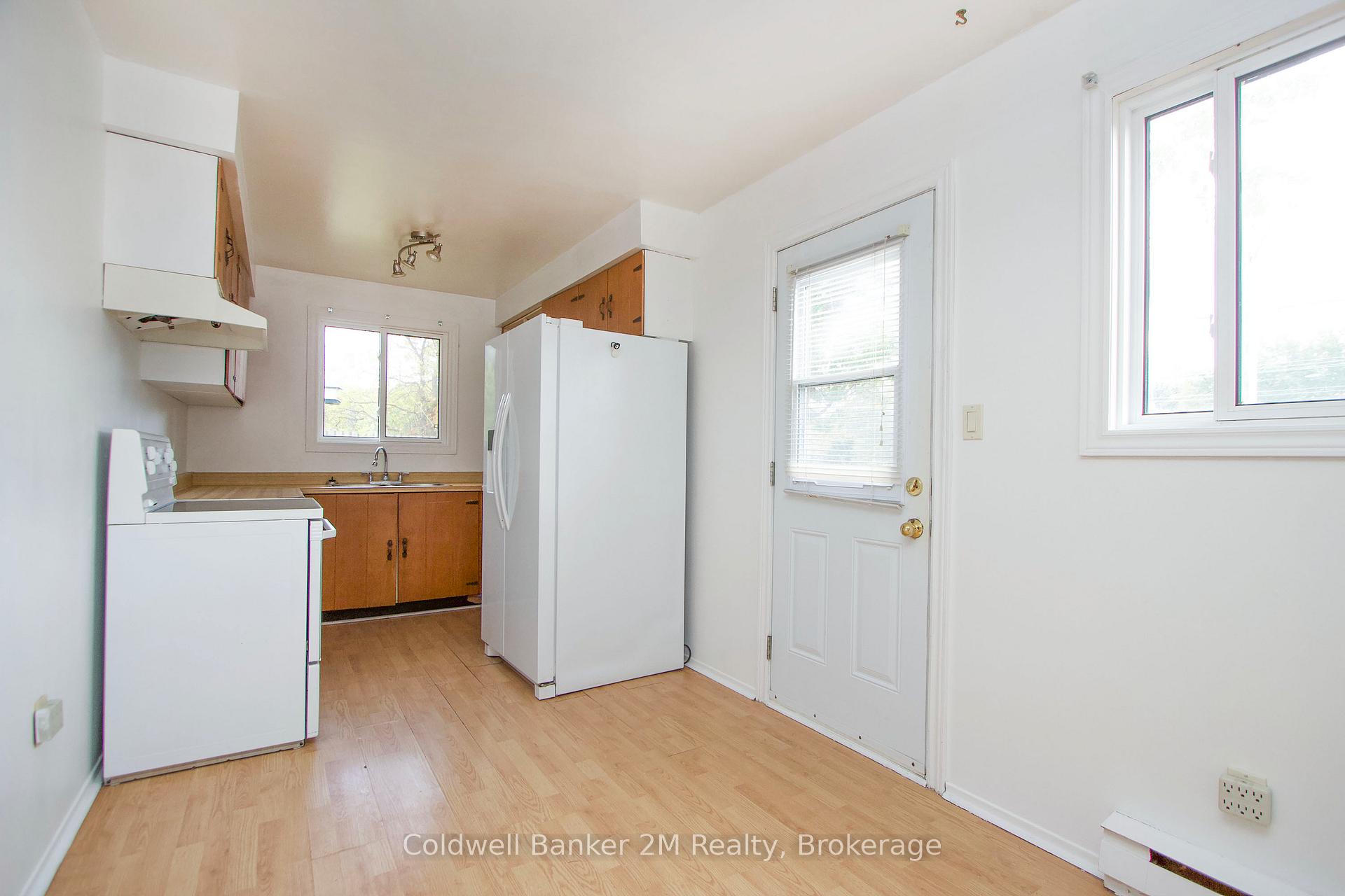 Photo 8 of 673 Attersley Drive, Oshawa, Pinecrest — HOMEH