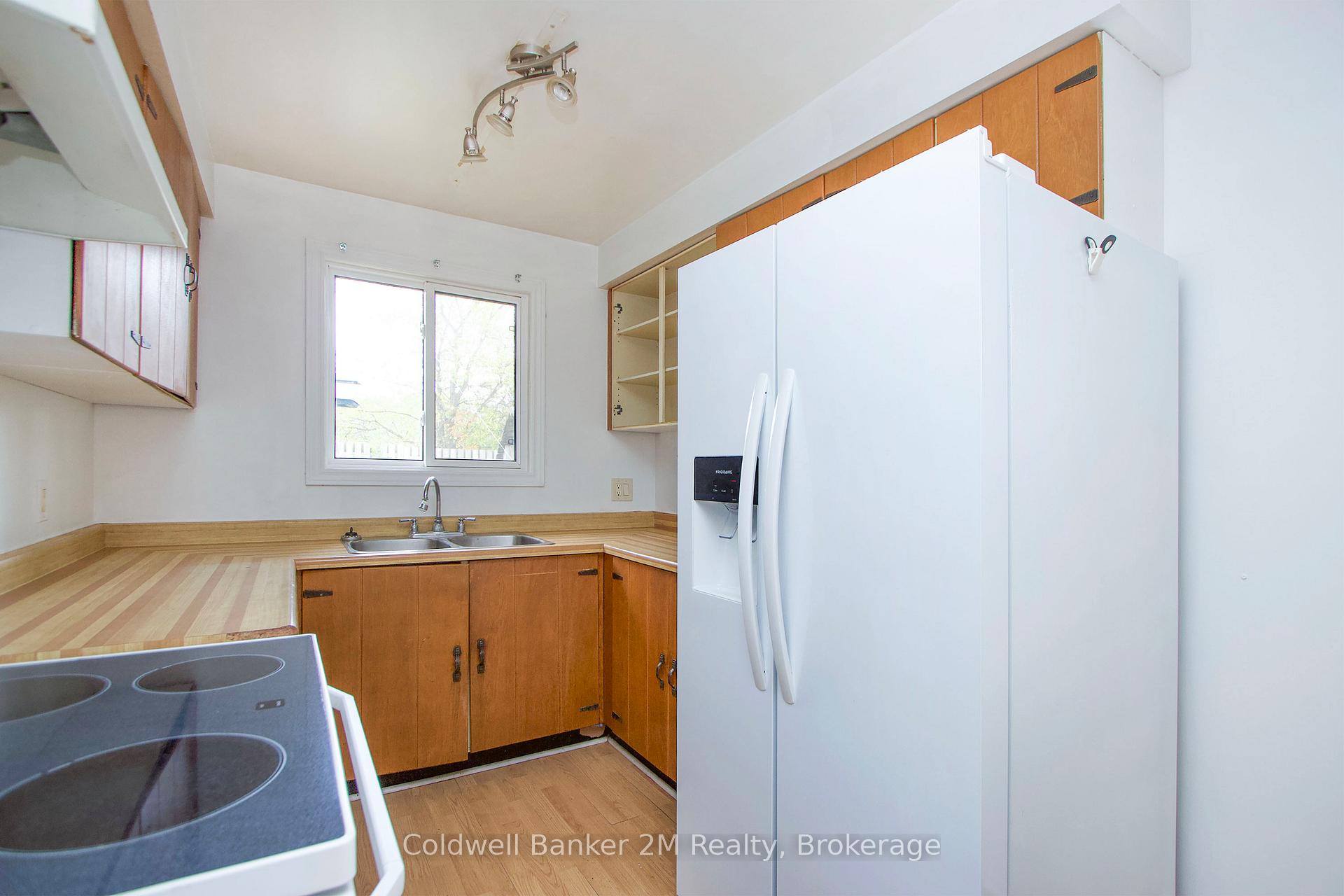 Photo 10 of 673 Attersley Drive, Oshawa, Pinecrest — HOMEH