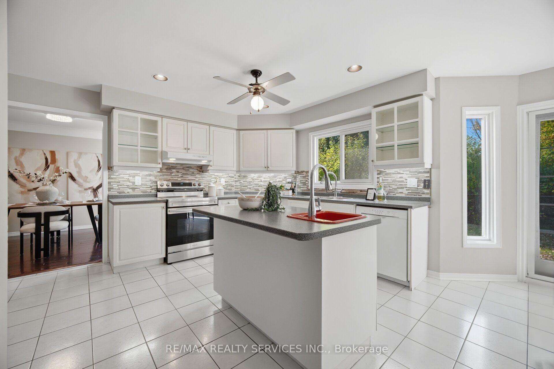 Photo 3 of 8 Gardenia Way, Caledon, Rural Caledon — HOMEH