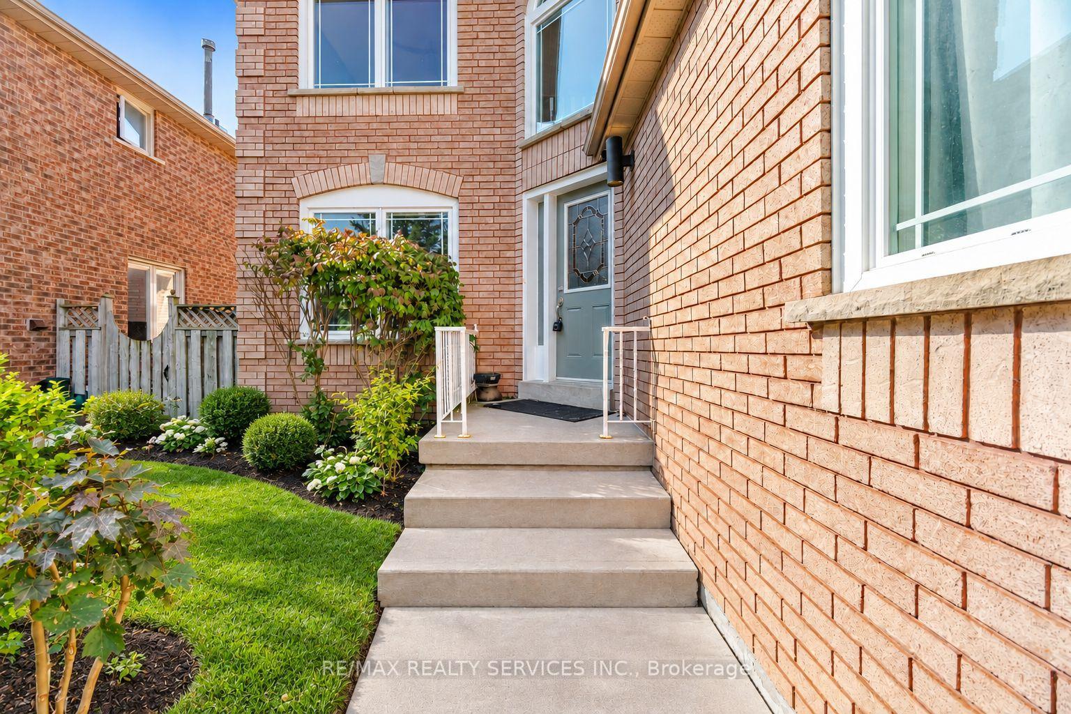 Photo 6 of 8 Gardenia Way, Caledon, Rural Caledon — HOMEH