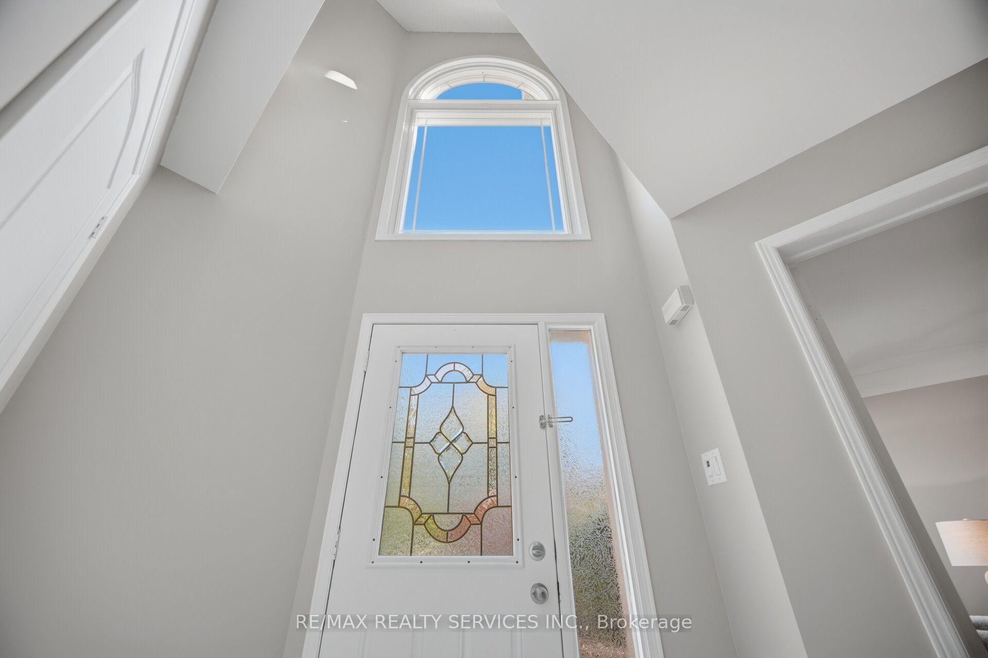 Photo 11 of 8 Gardenia Way, Caledon, Rural Caledon — HOMEH