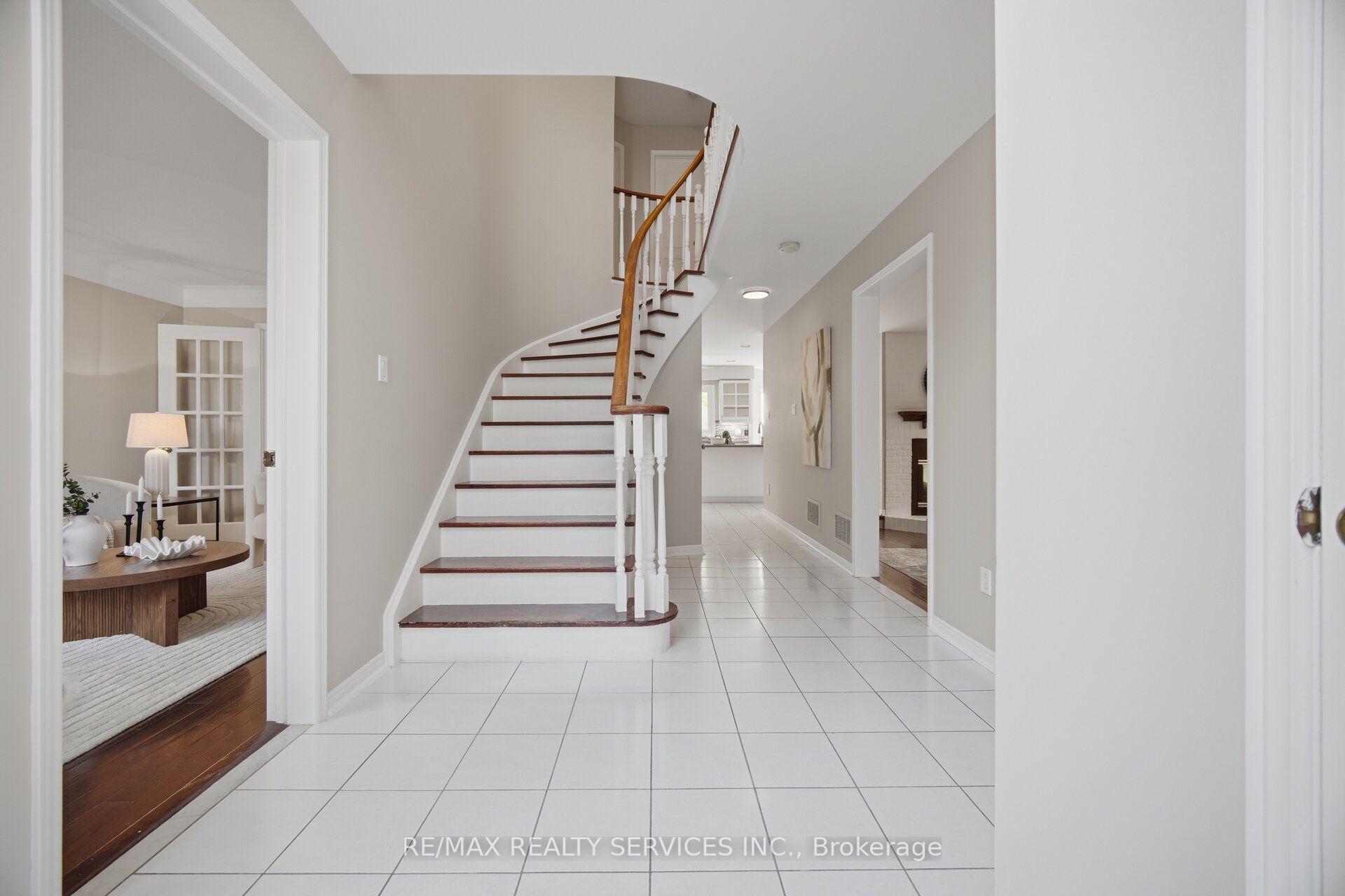 Photo 12 of 8 Gardenia Way, Caledon, Rural Caledon — HOMEH