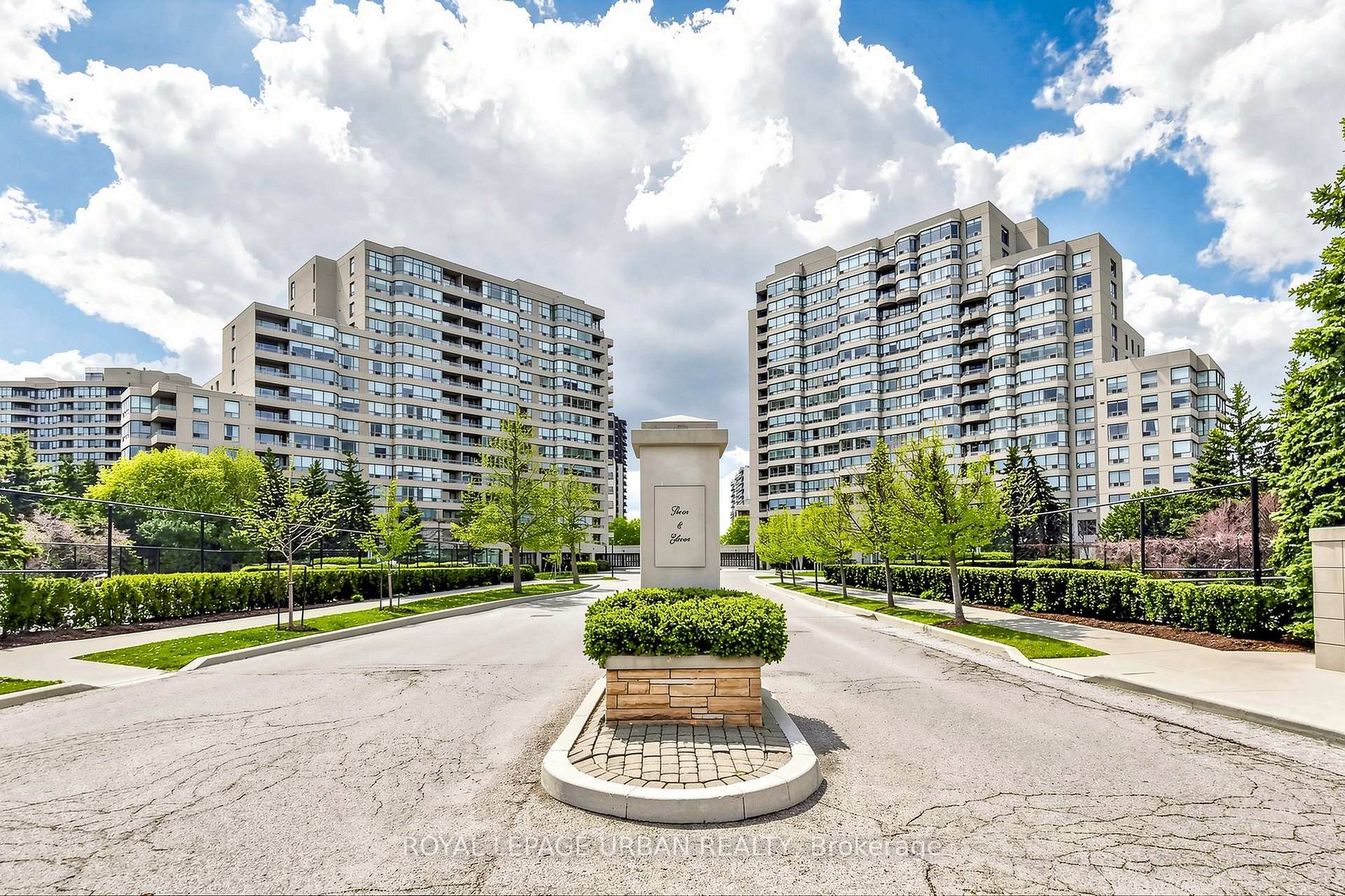 Photo 2 of Unit 110, 11 Townsgate Drive, Vaughan, Crestwood-Springfarm-Yorkhill — HOMEH