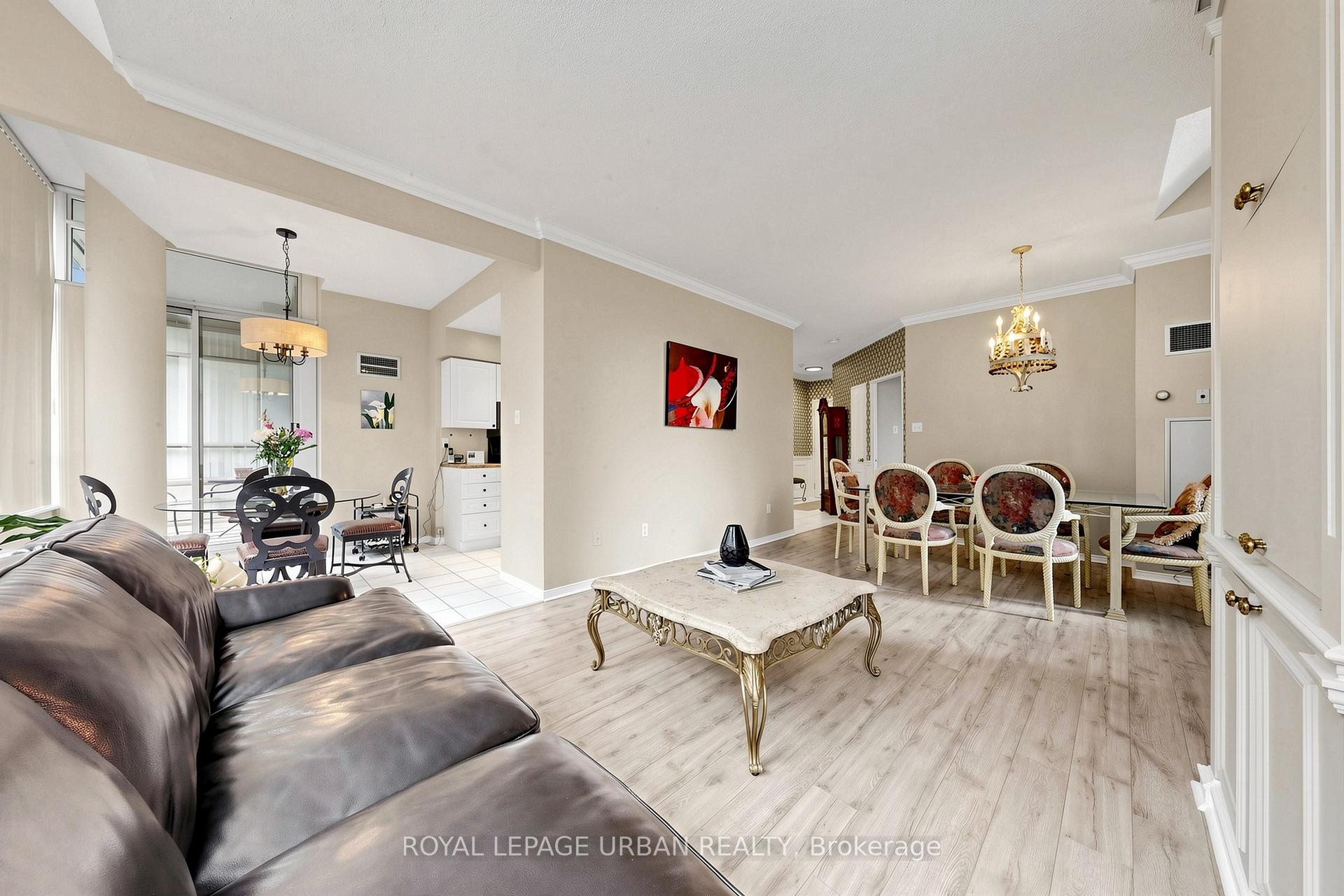 Photo 11 of Unit 110, 11 Townsgate Drive, Vaughan, Crestwood-Springfarm-Yorkhill — HOMEH