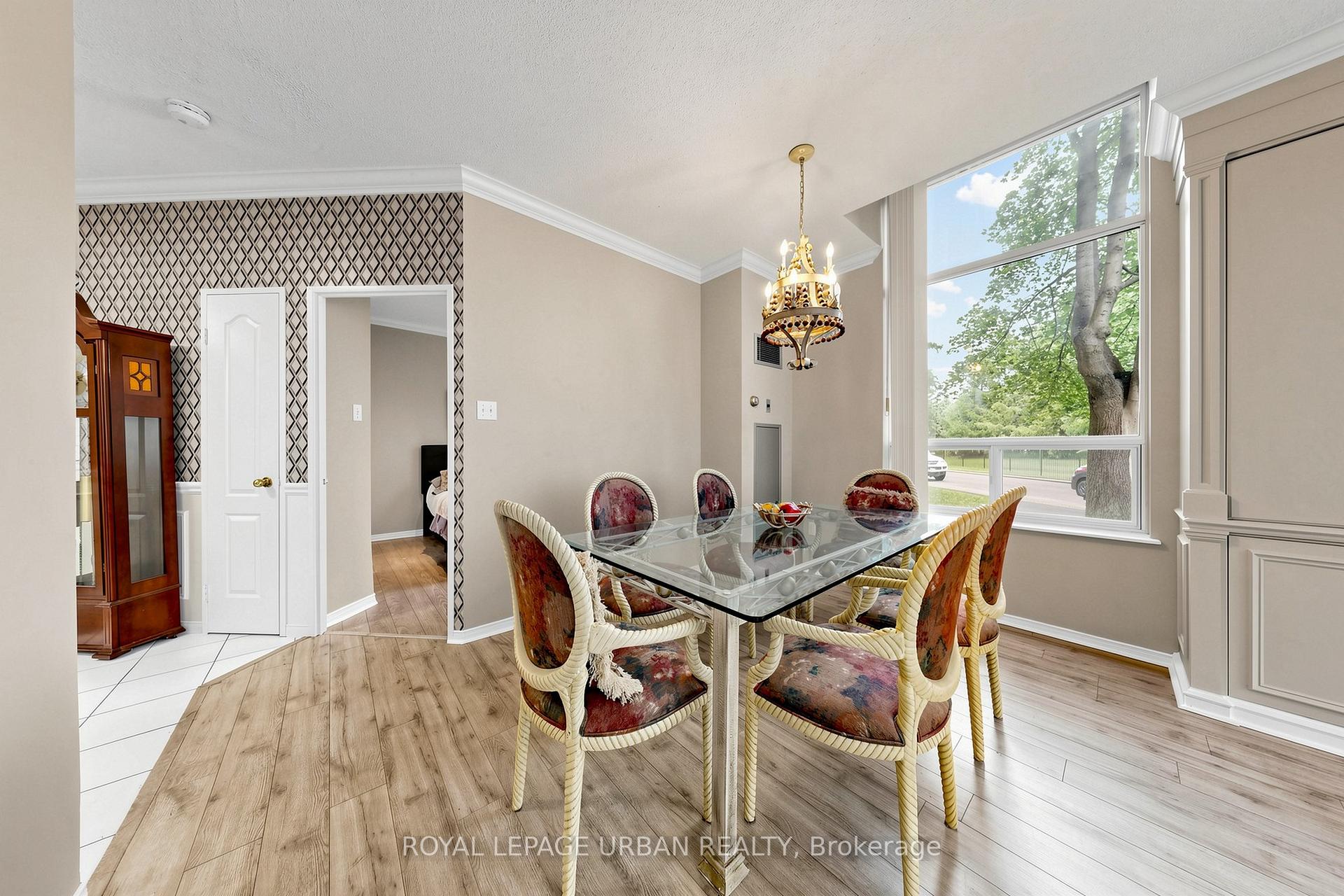 Photo 12 of Unit 110, 11 Townsgate Drive, Vaughan, Crestwood-Springfarm-Yorkhill — HOMEH