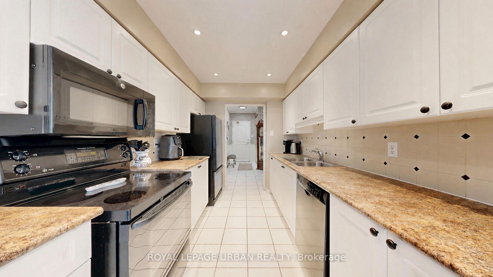 Photo 14 of Unit 110, 11 Townsgate Drive, Vaughan, Crestwood-Springfarm-Yorkhill — HOMEH