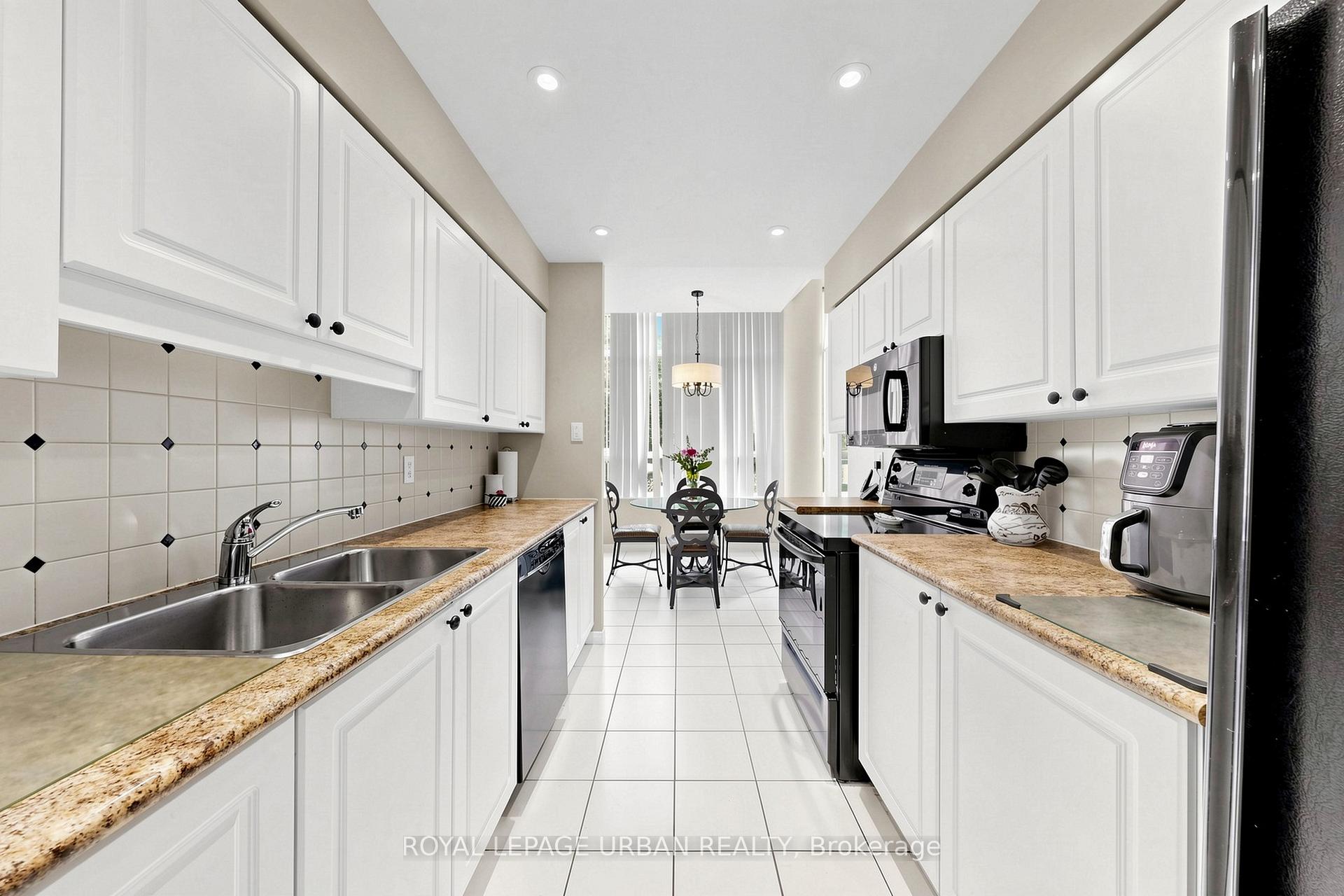 Photo 15 of Unit 110, 11 Townsgate Drive, Vaughan, Crestwood-Springfarm-Yorkhill — HOMEH