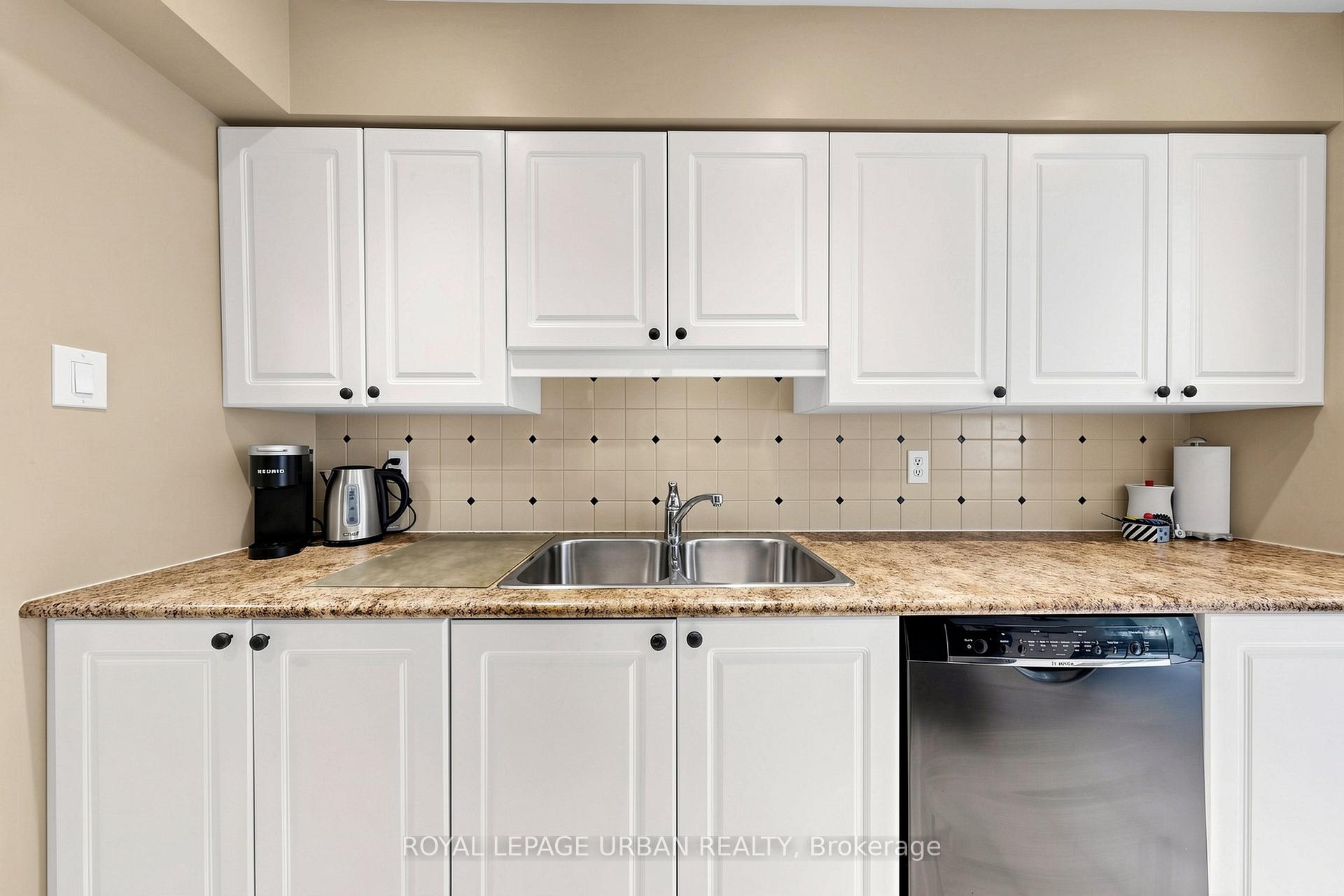 Photo 16 of Unit 110, 11 Townsgate Drive, Vaughan, Crestwood-Springfarm-Yorkhill — HOMEH