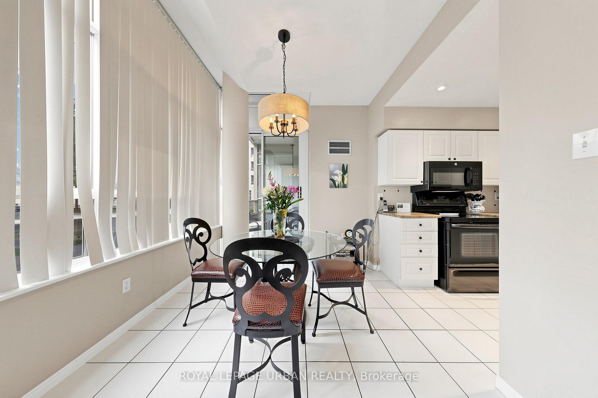 Photo 18 of Unit 110, 11 Townsgate Drive, Vaughan, Crestwood-Springfarm-Yorkhill — HOMEH