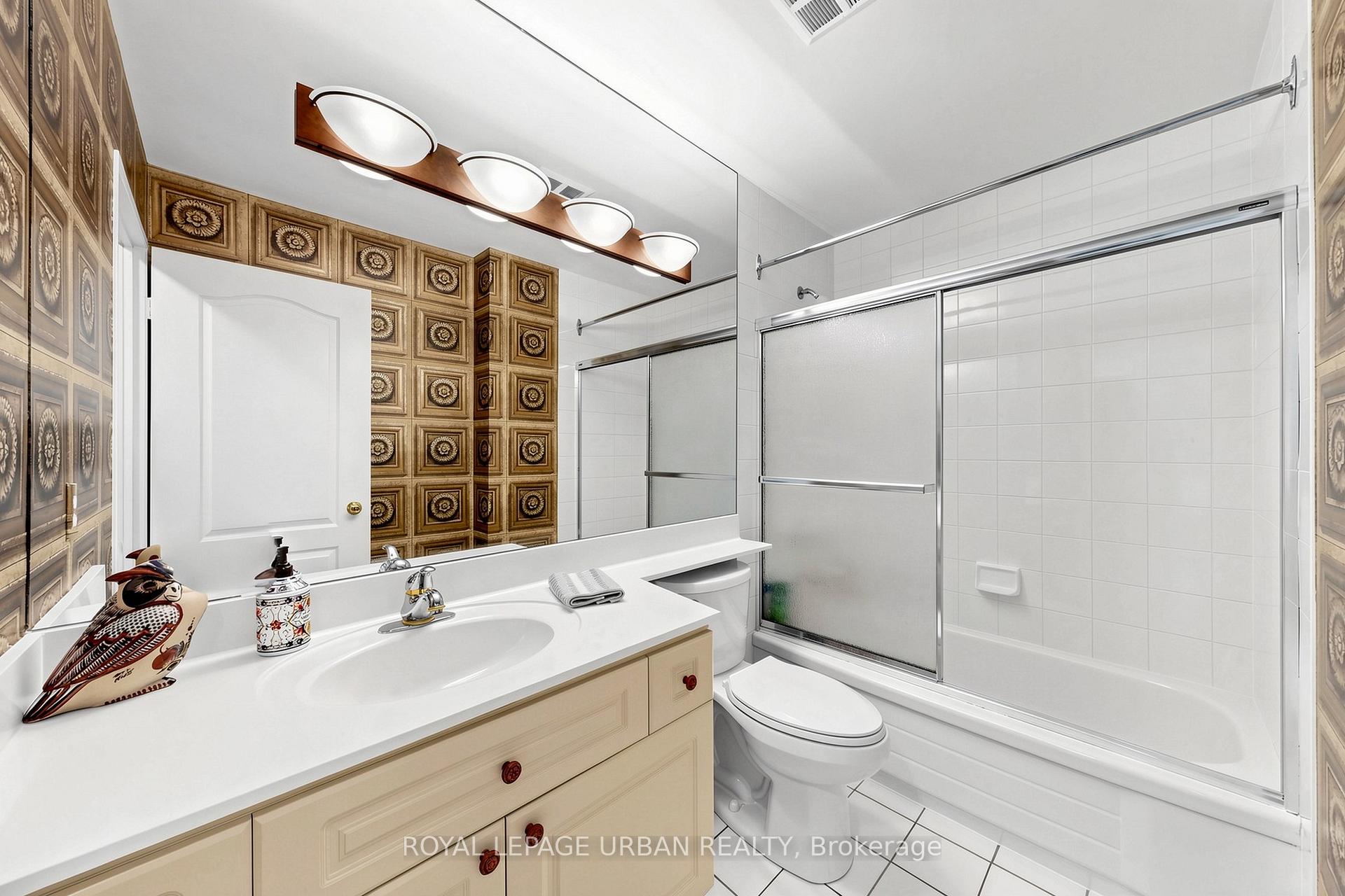 Photo 29 of Unit 110, 11 Townsgate Drive, Vaughan, Crestwood-Springfarm-Yorkhill — HOMEH