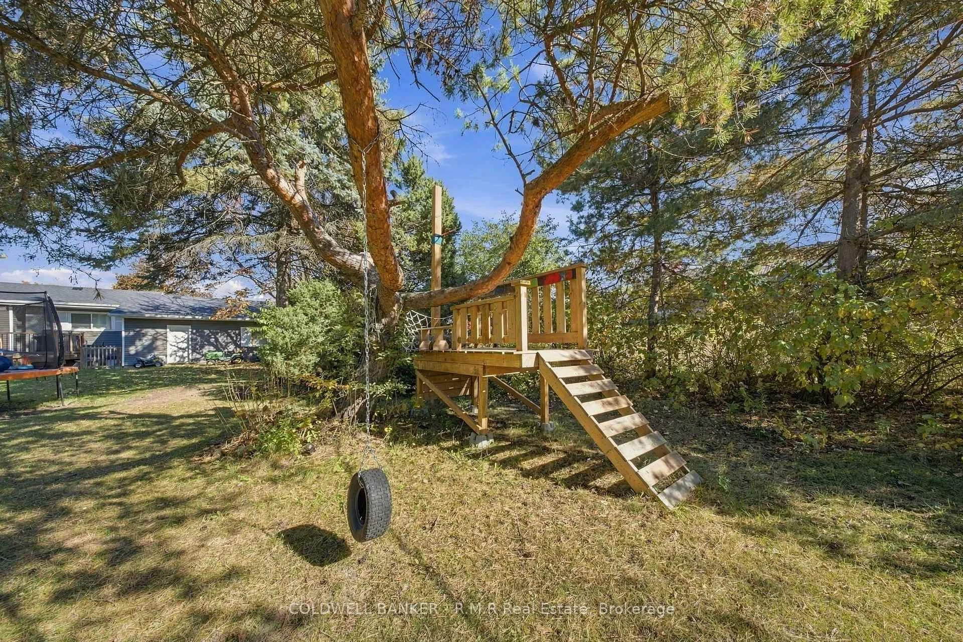 Photo 33 of 34 Helen Crescent, Kawartha Lakes, Mariposa — HOMEH