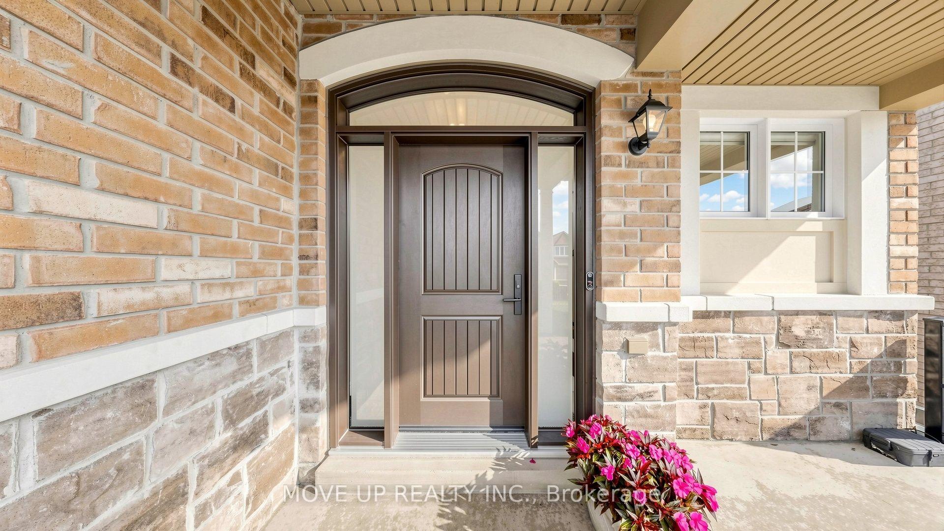 Photo 2 of 35 Lauderdale Drive, Vaughan, Patterson — HOMEH