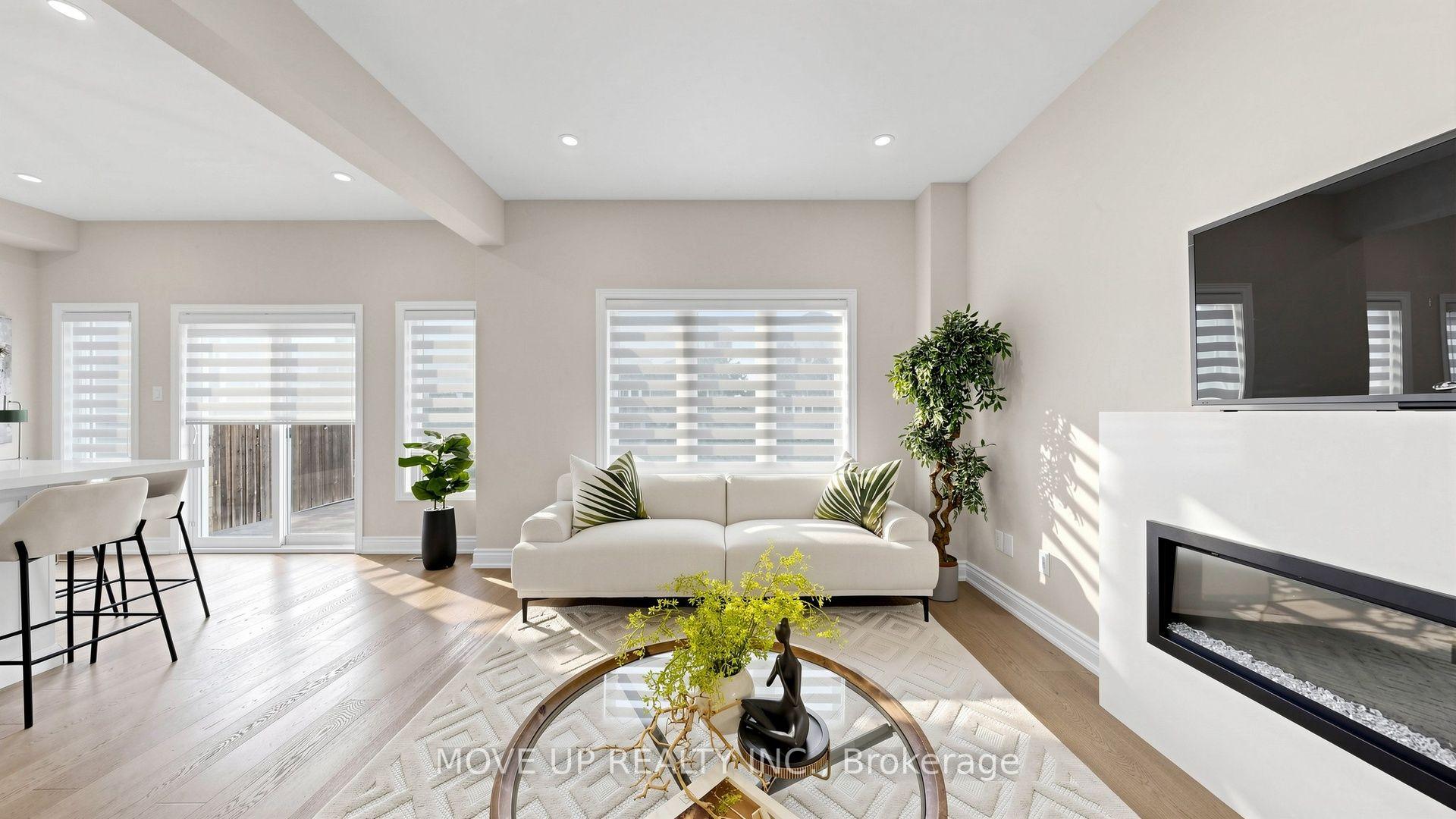 Photo 6 of 35 Lauderdale Drive, Vaughan, Patterson — HOMEH