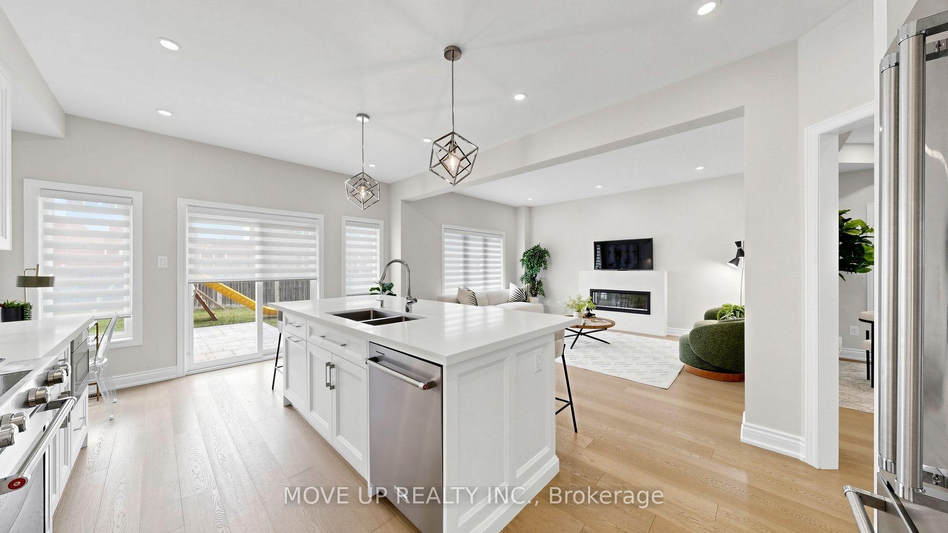 Photo 8 of 35 Lauderdale Drive, Vaughan, Patterson — HOMEH