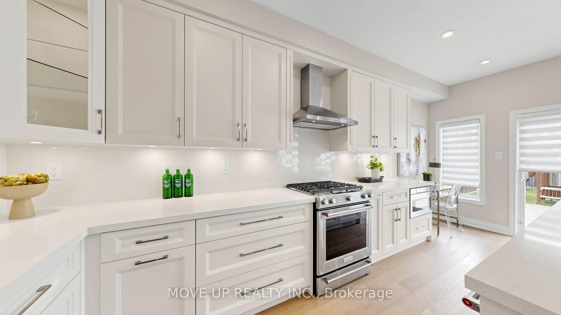 Photo 13 of 35 Lauderdale Drive, Vaughan, Patterson — HOMEH