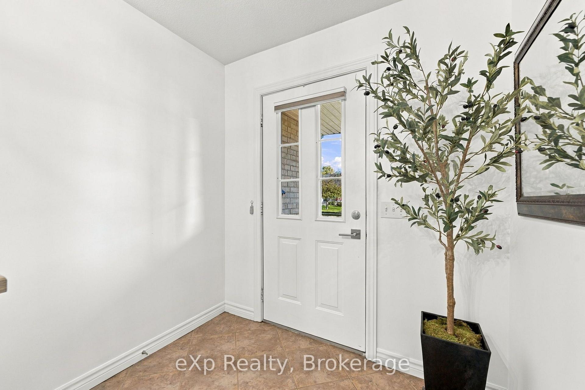 Photo 4 of 358 Dufferin Street, Stratford — HOMEH