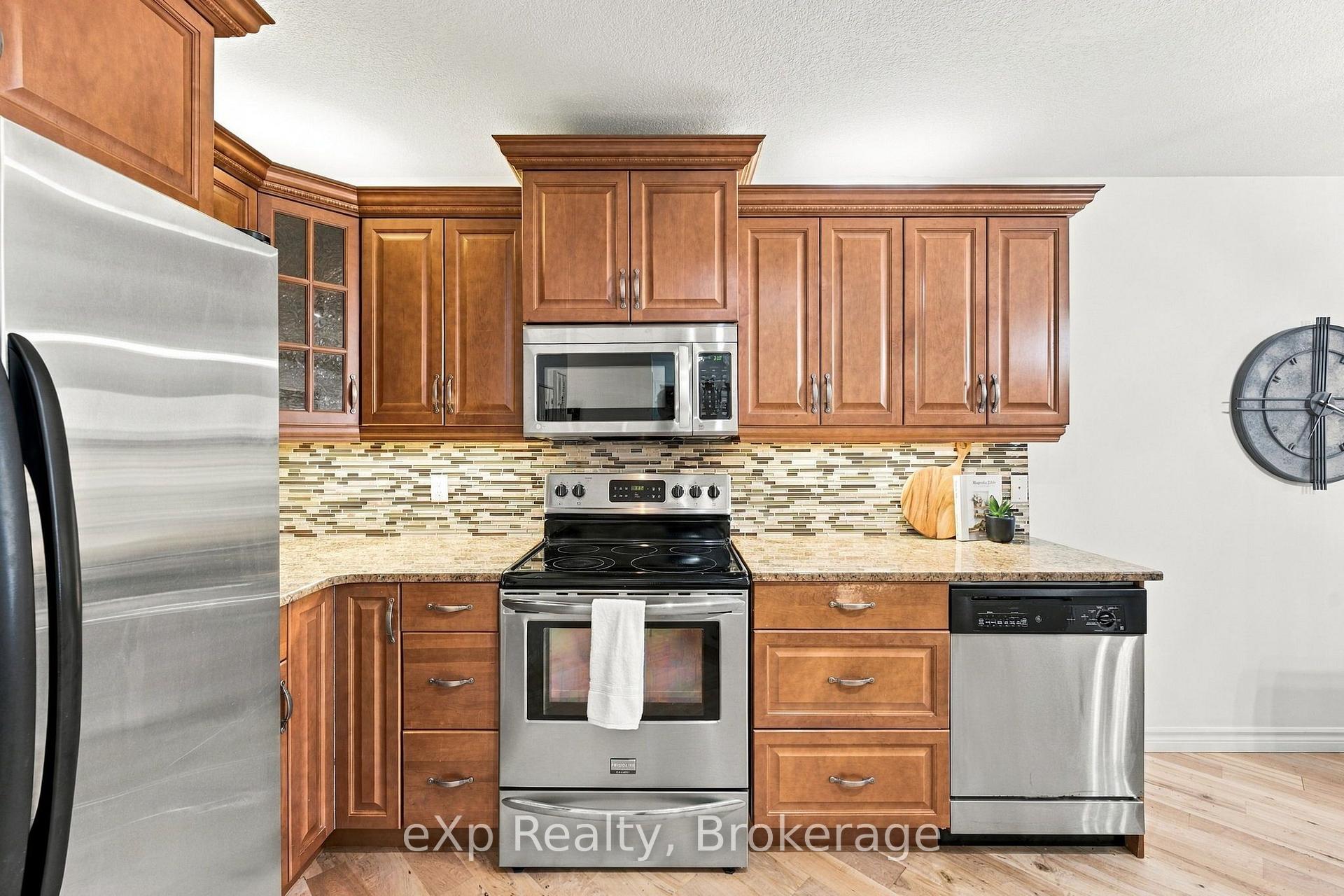 Photo 11 of 358 Dufferin Street, Stratford — HOMEH