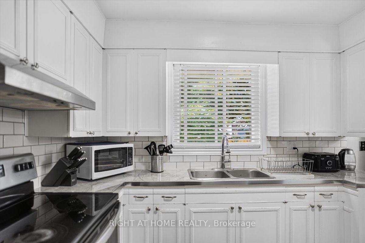 Photo 6 of 43 Monarch Park Drive, St. Catharines, Vine/Linwell — HOMEH