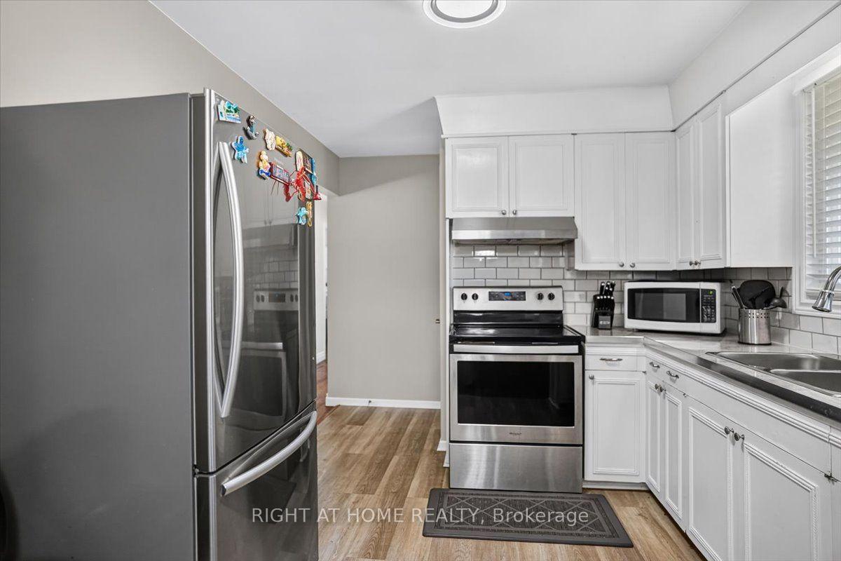 Photo 7 of 43 Monarch Park Drive, St. Catharines, Vine/Linwell — HOMEH