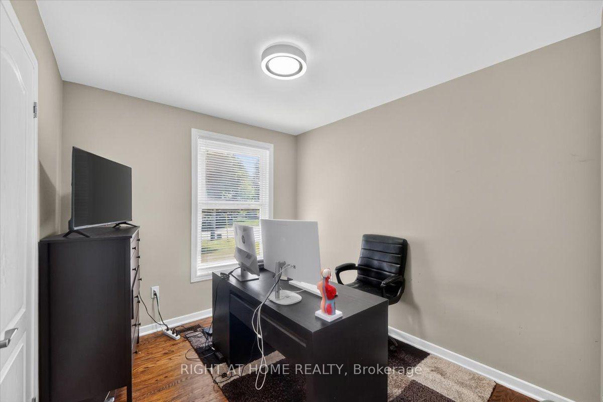 Photo 10 of 43 Monarch Park Drive, St. Catharines, Vine/Linwell — HOMEH