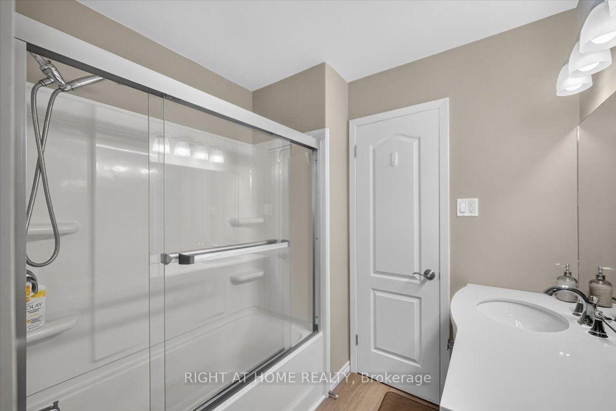 Photo 15 of 43 Monarch Park Drive, St. Catharines, Vine/Linwell — HOMEH