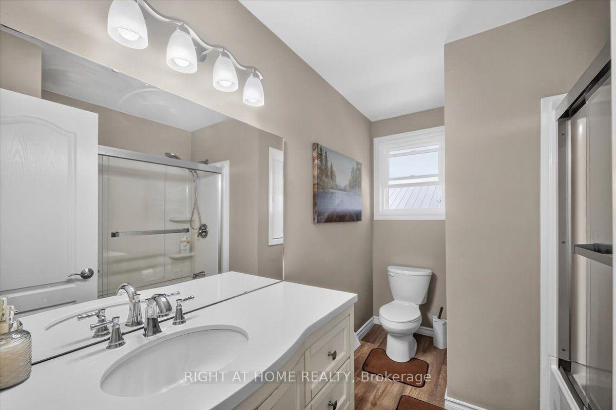 Photo 16 of 43 Monarch Park Drive, St. Catharines, Vine/Linwell — HOMEH
