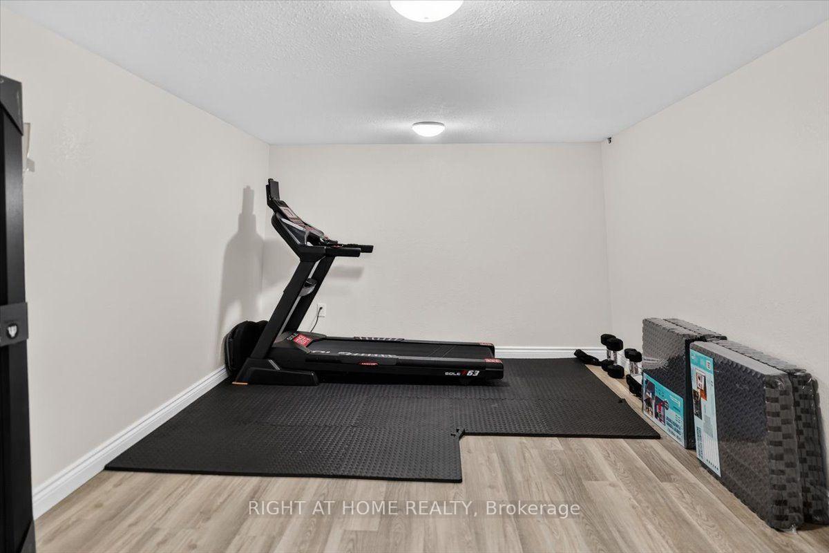 Photo 21 of 43 Monarch Park Drive, St. Catharines, Vine/Linwell — HOMEH