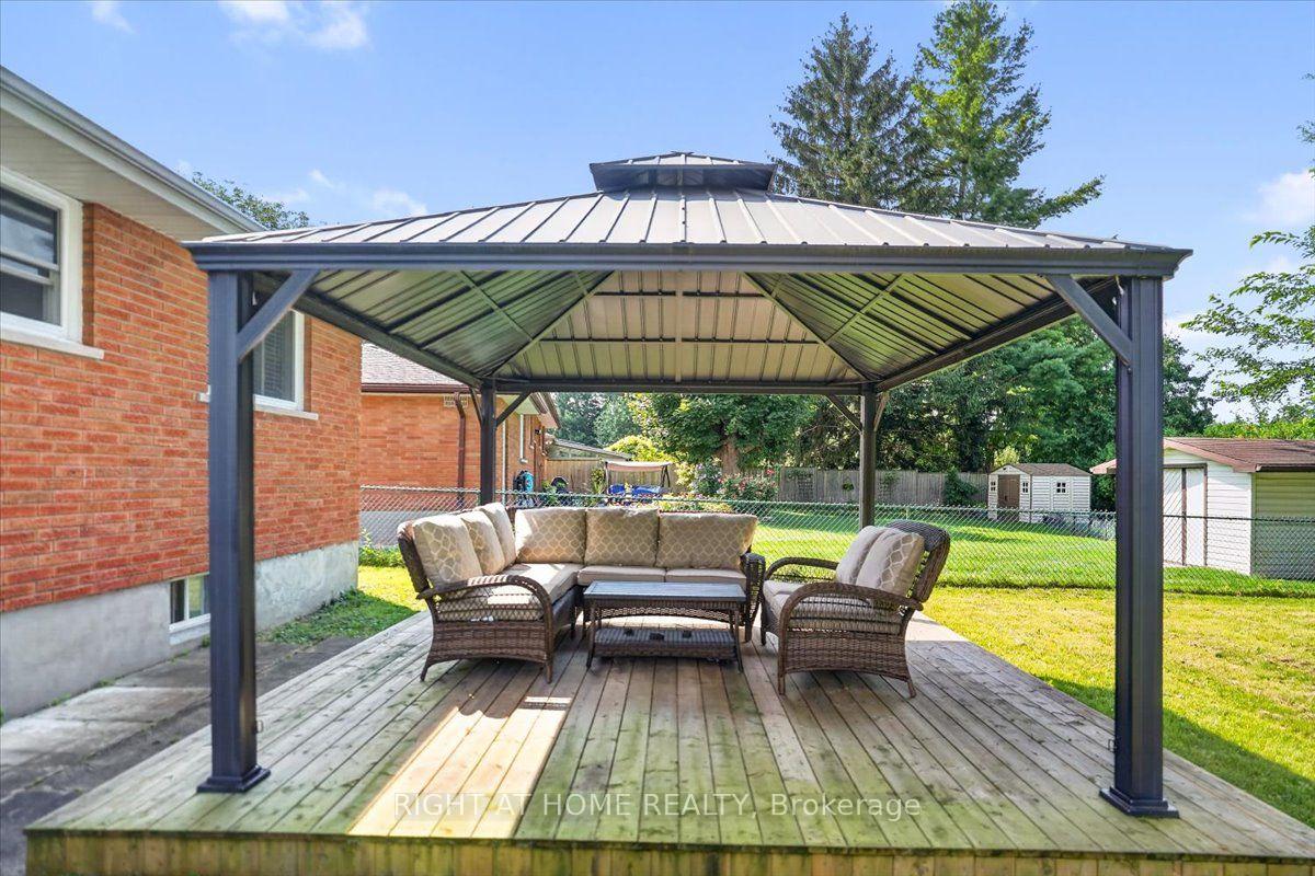 Photo 24 of 43 Monarch Park Drive, St. Catharines, Vine/Linwell — HOMEH