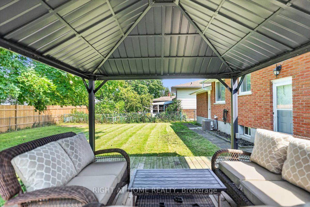 Photo 25 of 43 Monarch Park Drive, St. Catharines, Vine/Linwell — HOMEH