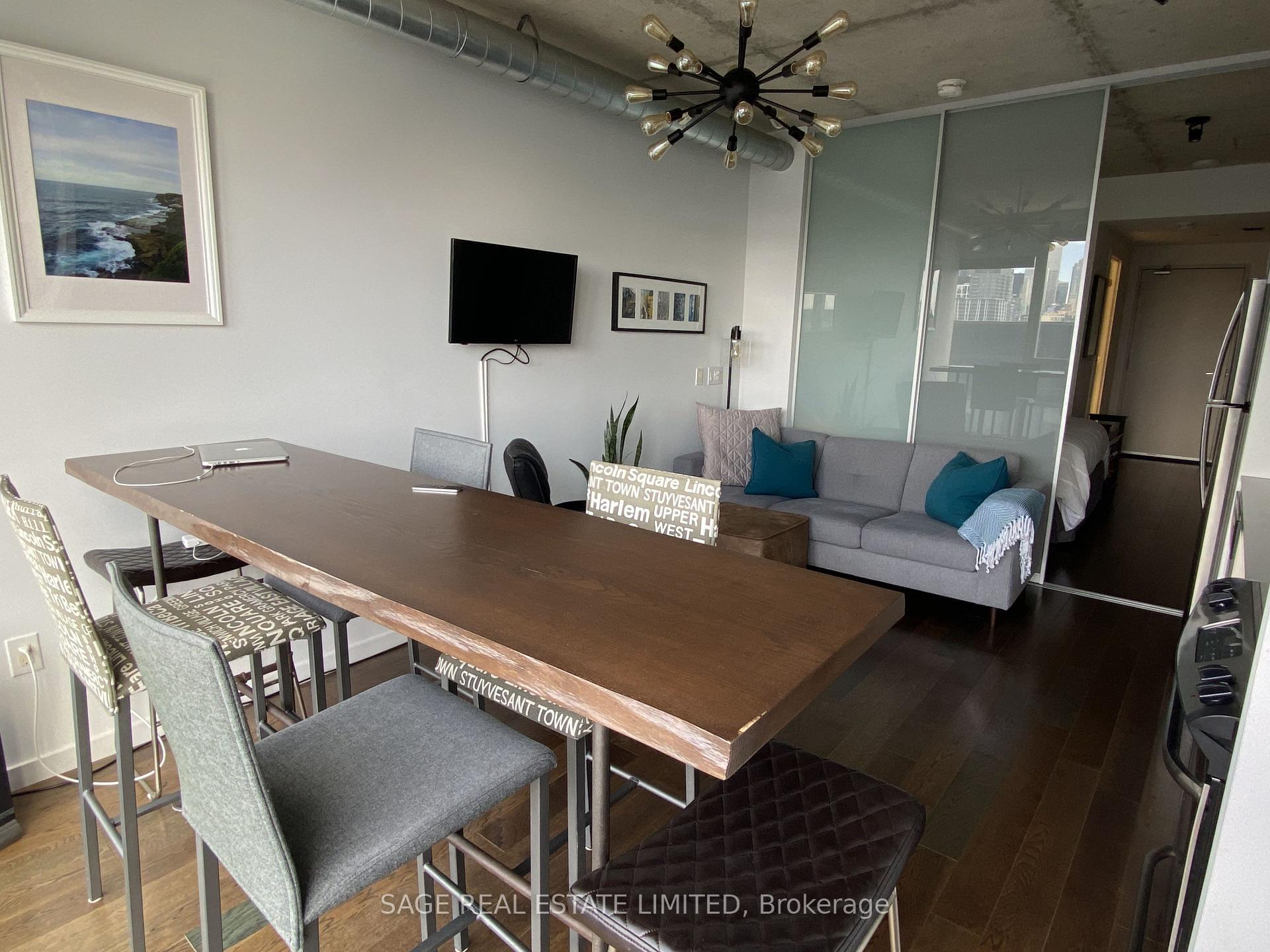 Photo 4 of Unit 814, 32 Trolley Crescent, Toronto, Moss Park — HOMEH
