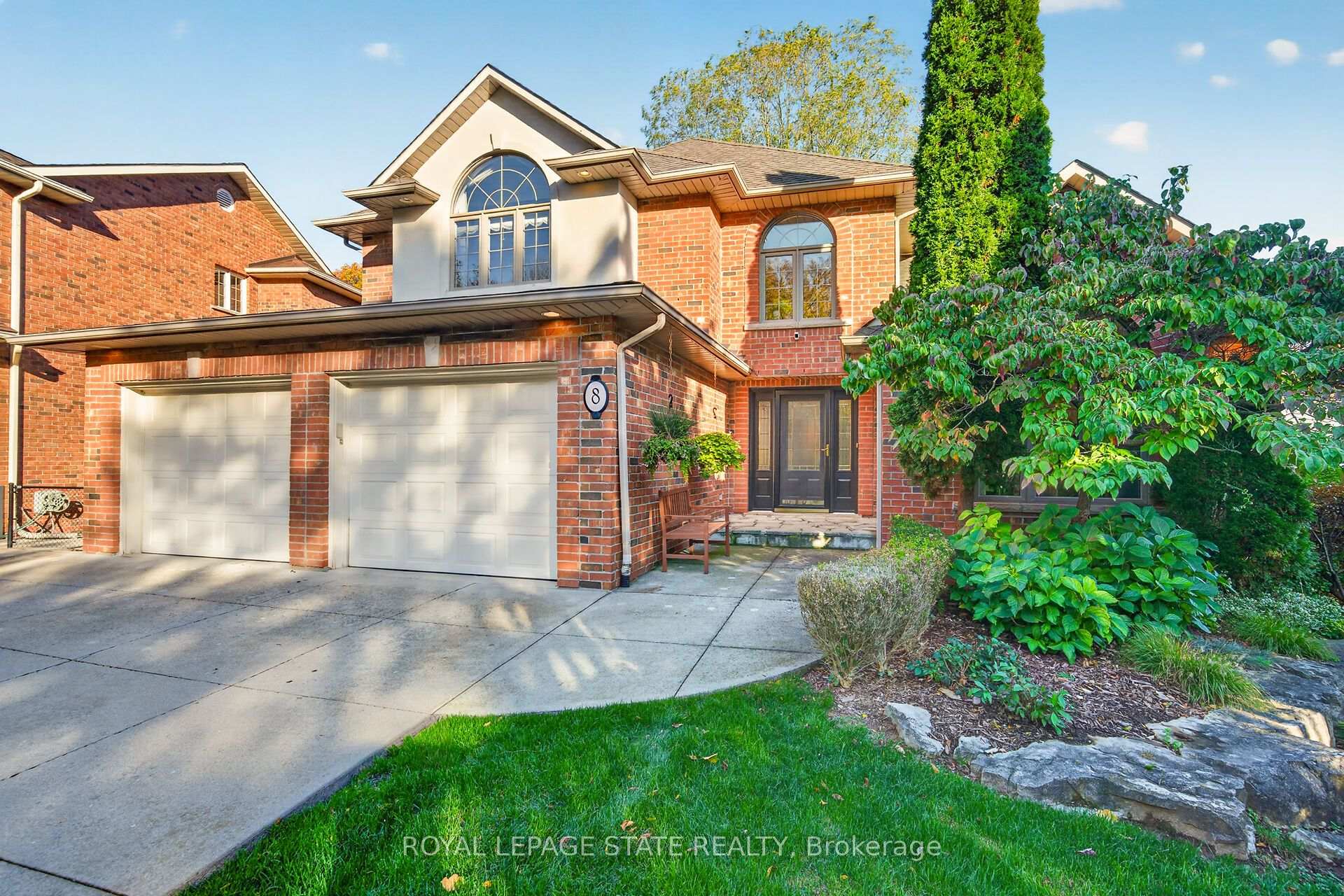 Photo 3 of 8 Cayley Court, Hamilton, Dundas — HOMEH