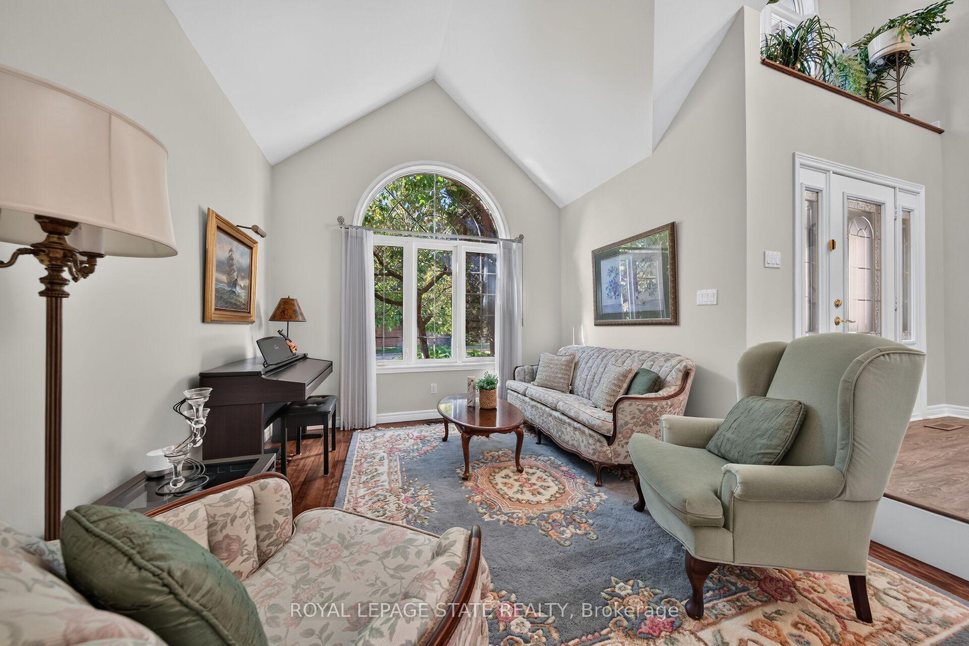 Photo 6 of 8 Cayley Court, Hamilton, Dundas — HOMEH