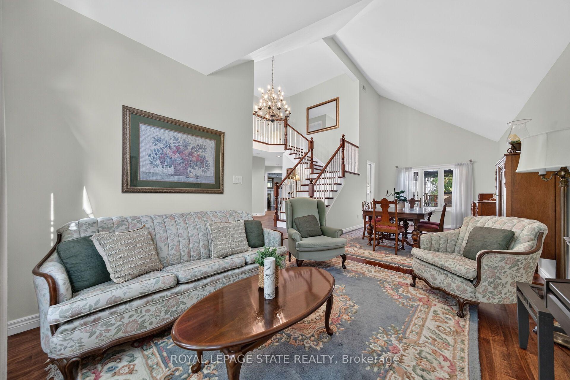 Photo 7 of 8 Cayley Court, Hamilton, Dundas — HOMEH