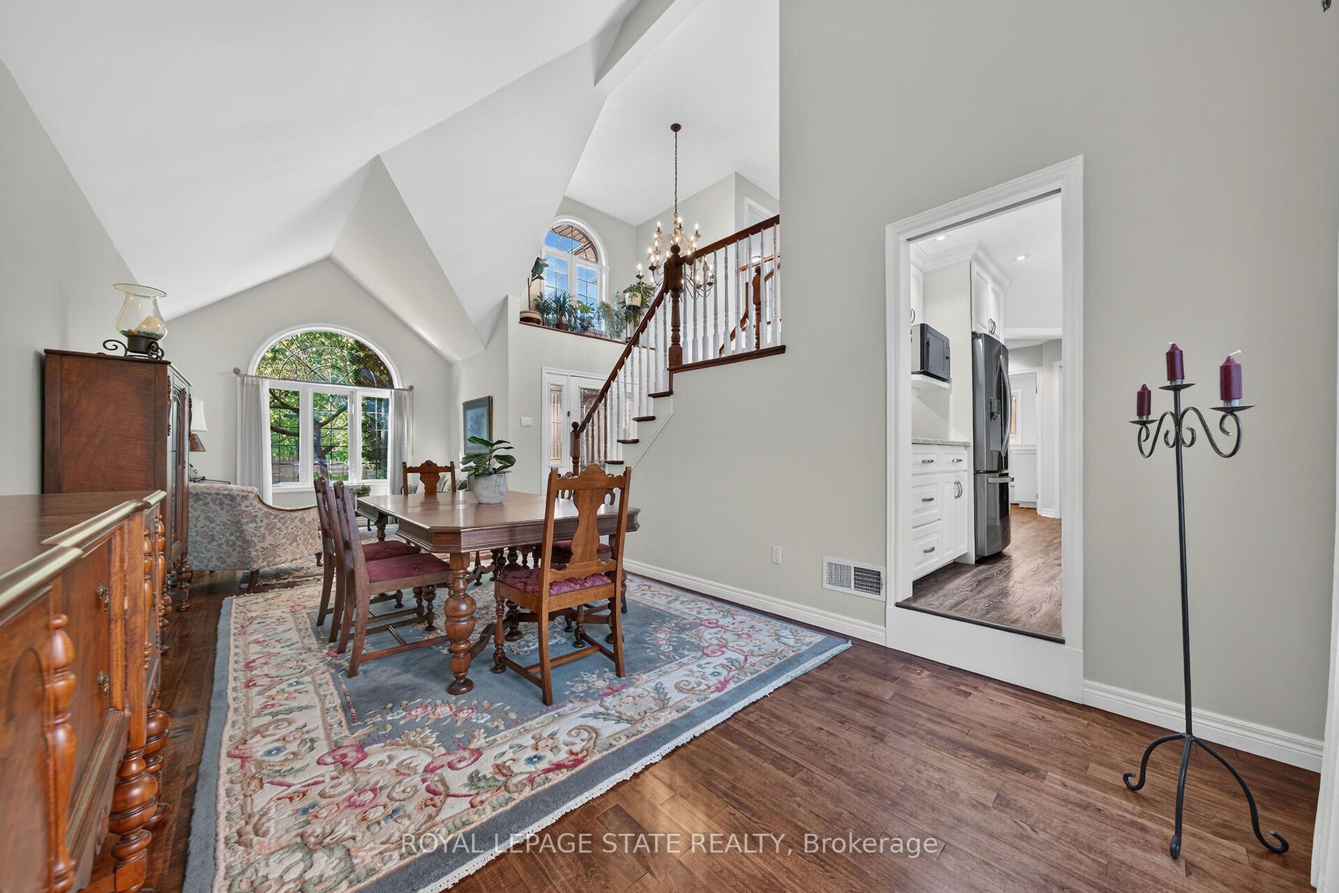 Photo 9 of 8 Cayley Court, Hamilton, Dundas — HOMEH