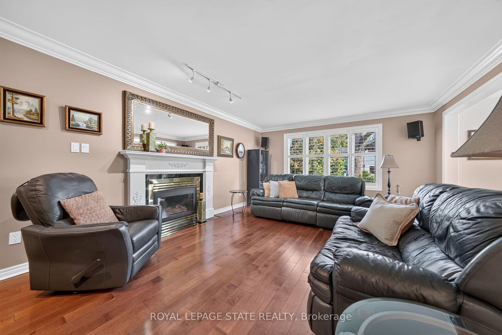 Photo 12 of 8 Cayley Court, Hamilton, Dundas — HOMEH
