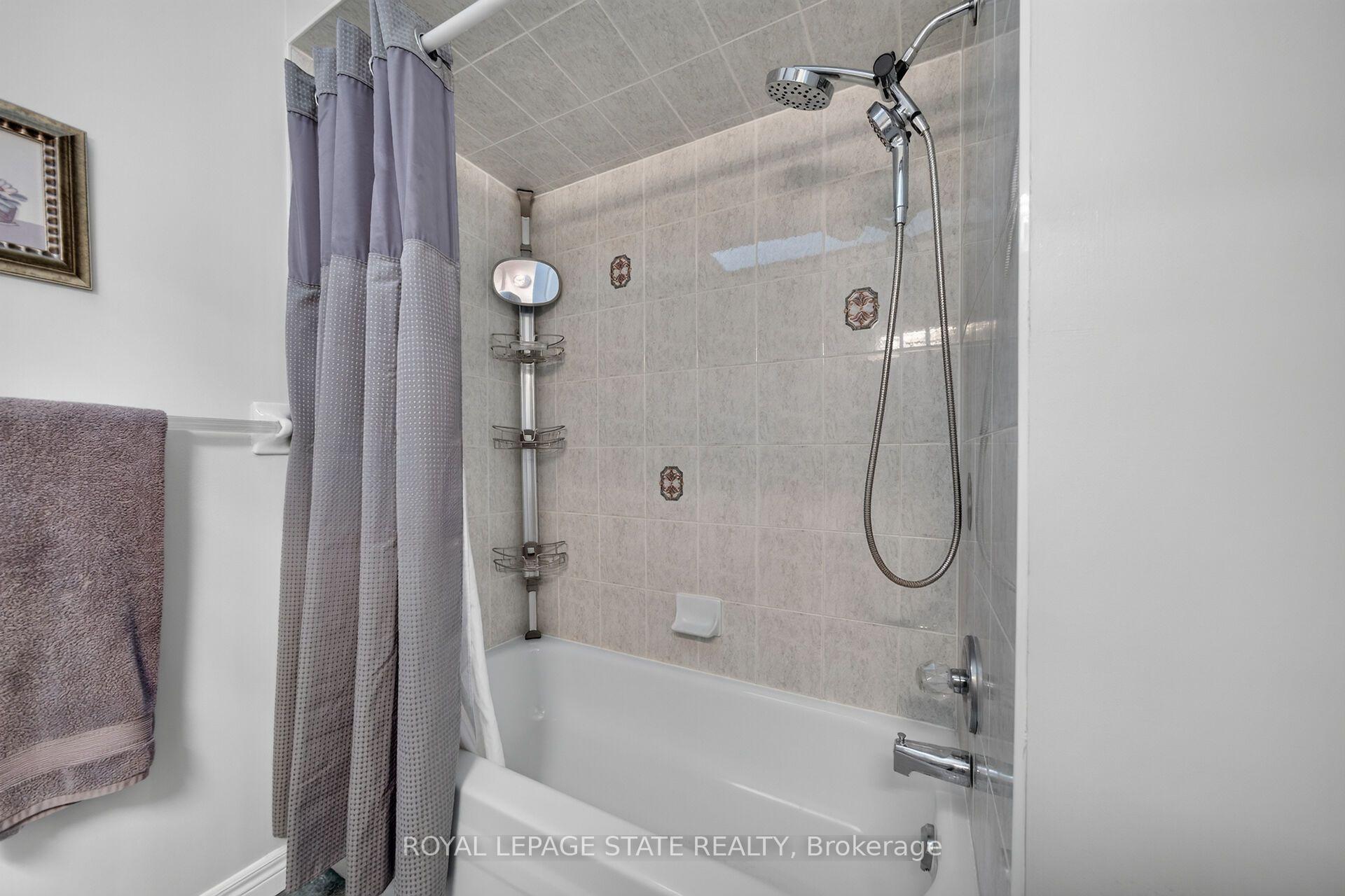 Photo 25 of 8 Cayley Court, Hamilton, Dundas — HOMEH