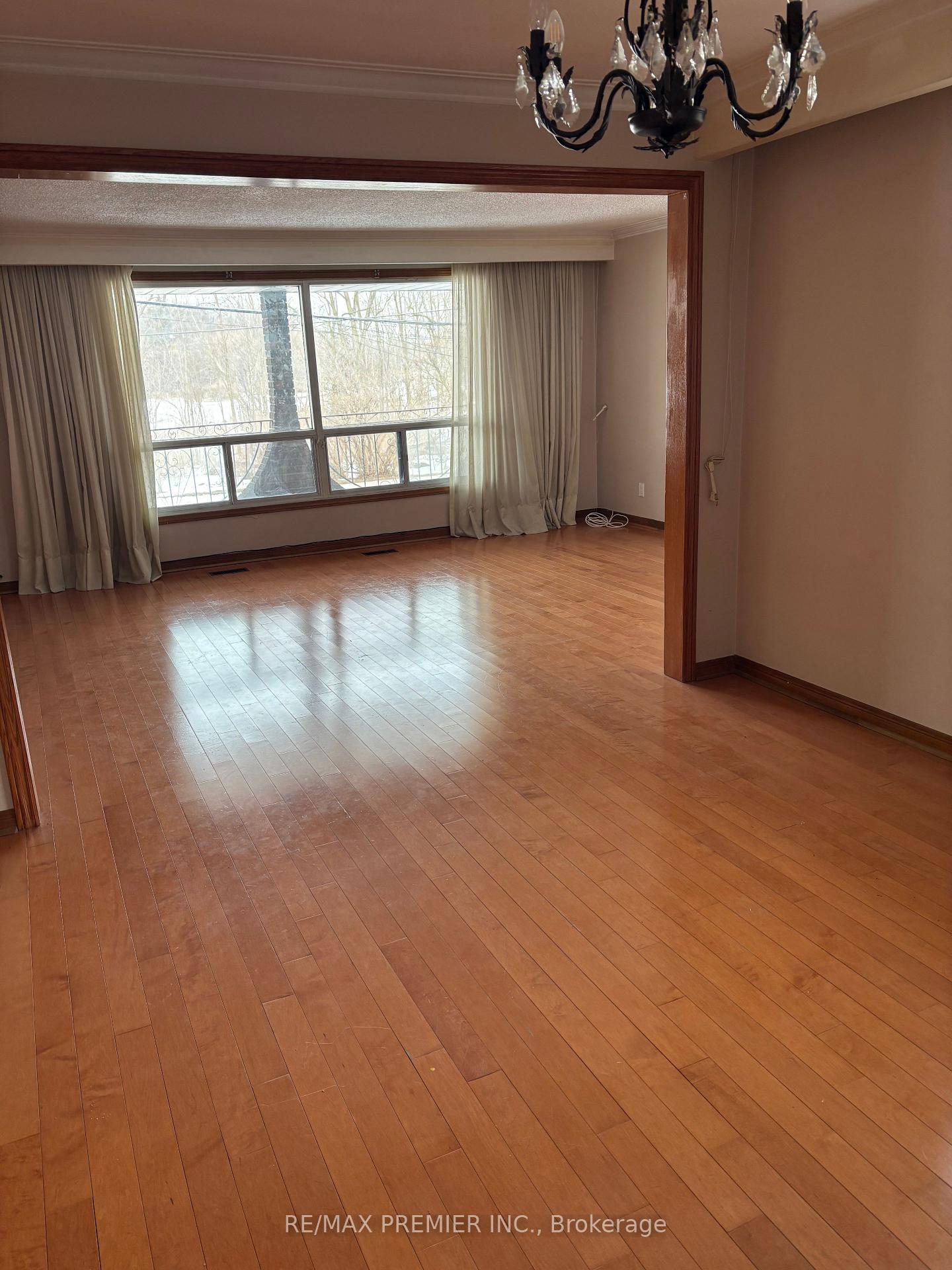 Photo 3 of Unit Main Floor, 37 Irwin Road S, Etobicoke, Elms-Old Rexdale — HOMEH