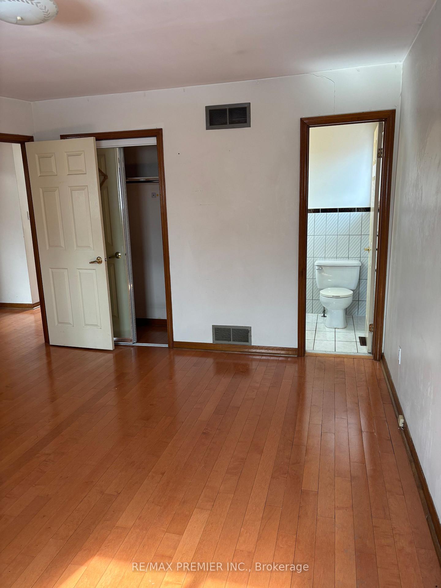 Photo 6 of Unit Main Floor, 37 Irwin Road S, Etobicoke, Elms-Old Rexdale — HOMEH